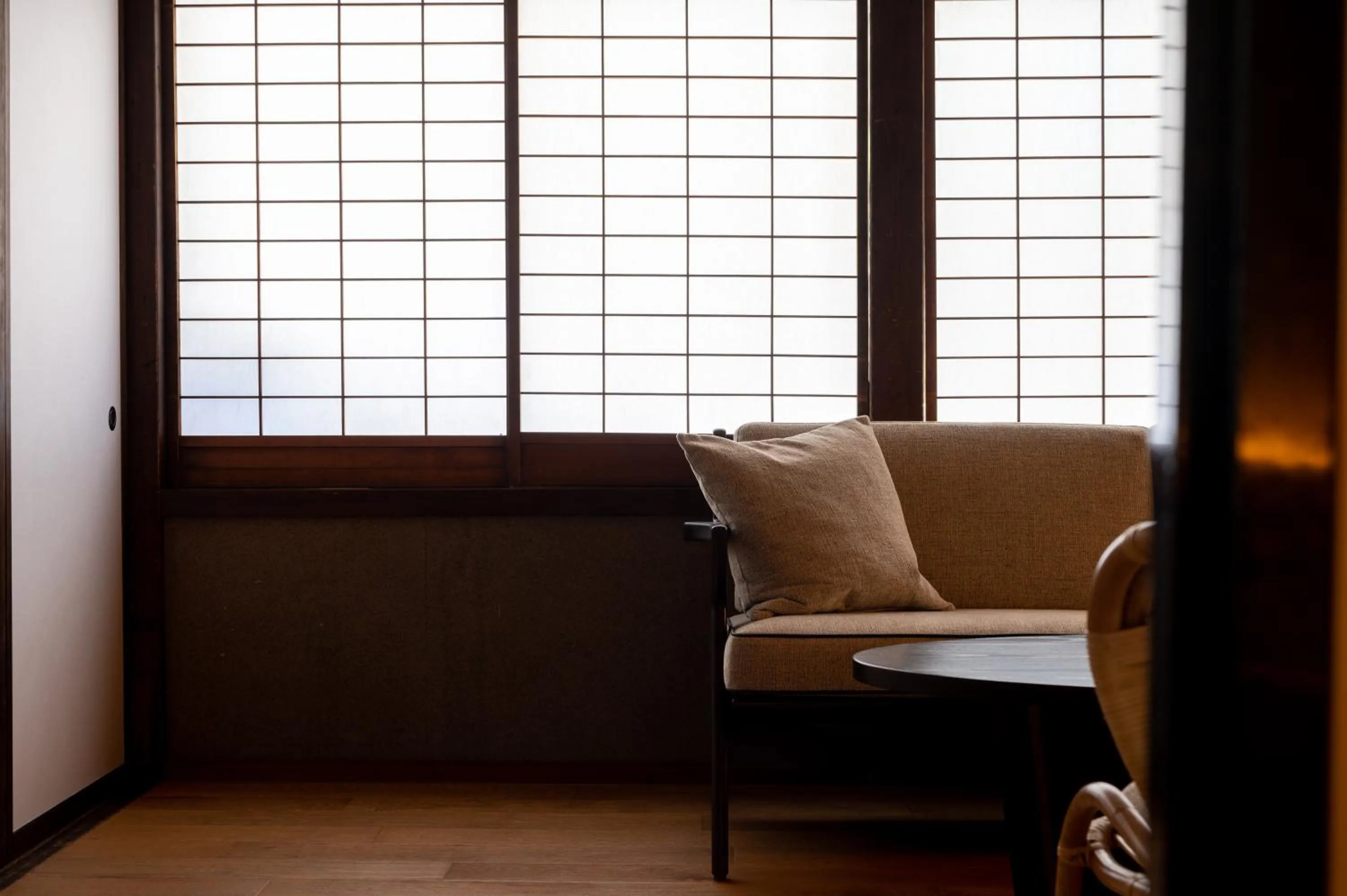 Photo of the whole room in BYAKU Narai