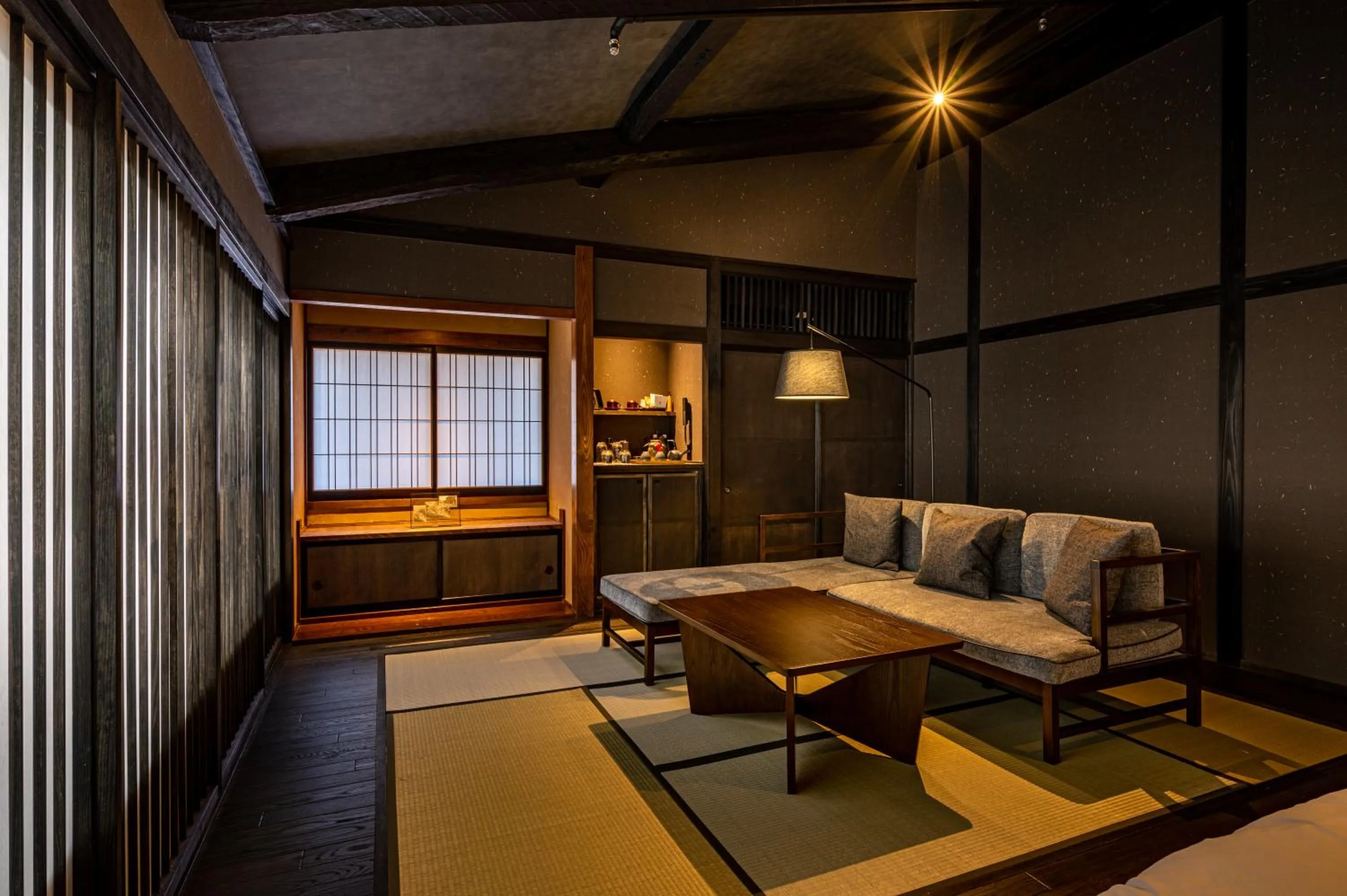 Photo of the whole room in BYAKU Narai