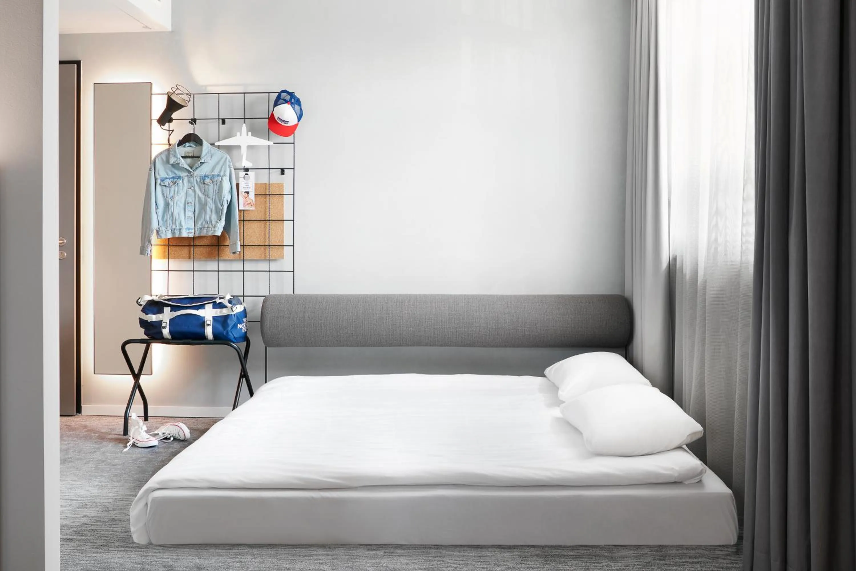 Photo of the whole room, Bed in Moxy Cologne Muelheim