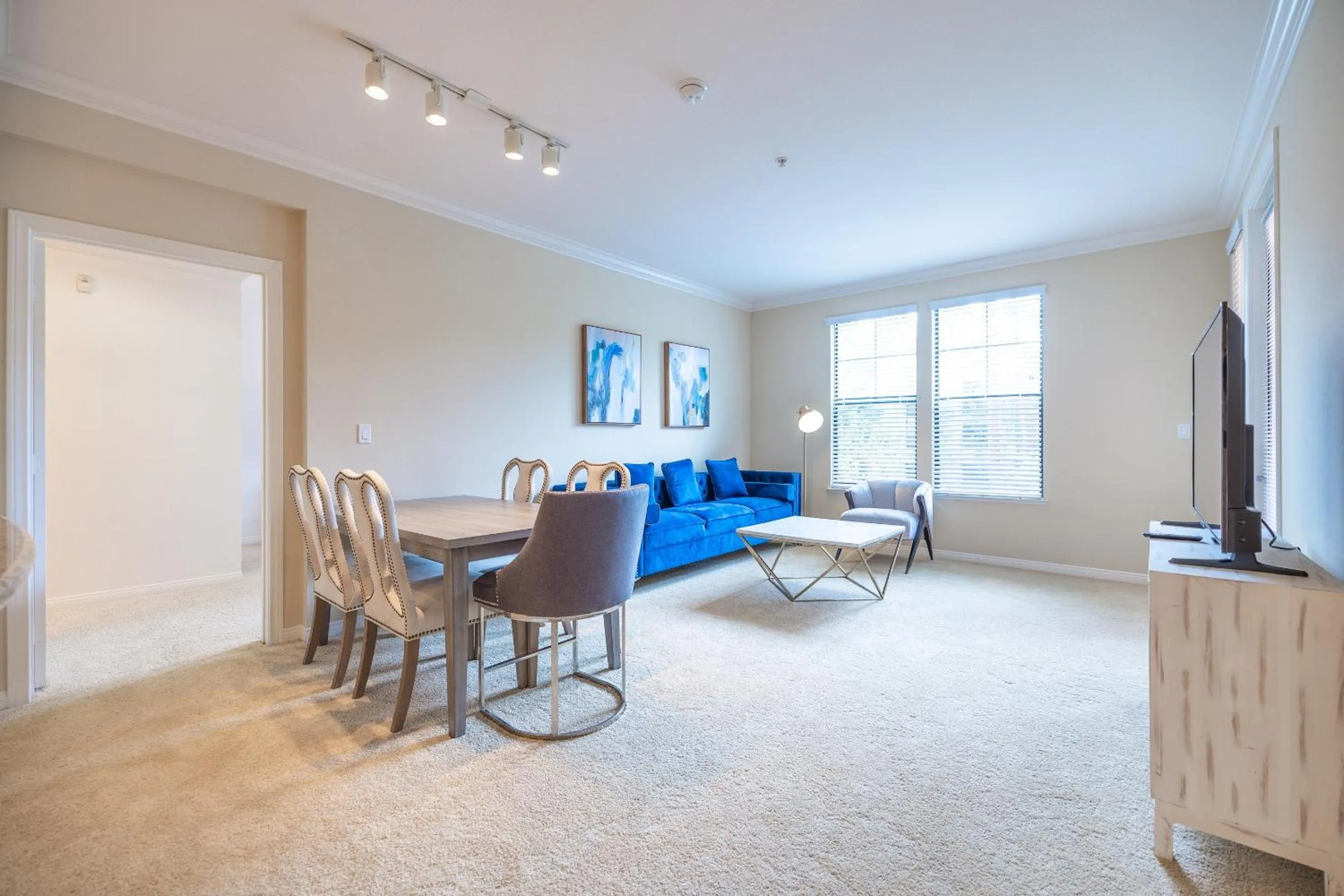 Luxury Irvine Spectrum 2 bedrooms 2 Bathrooms Kitchen pool Apartment