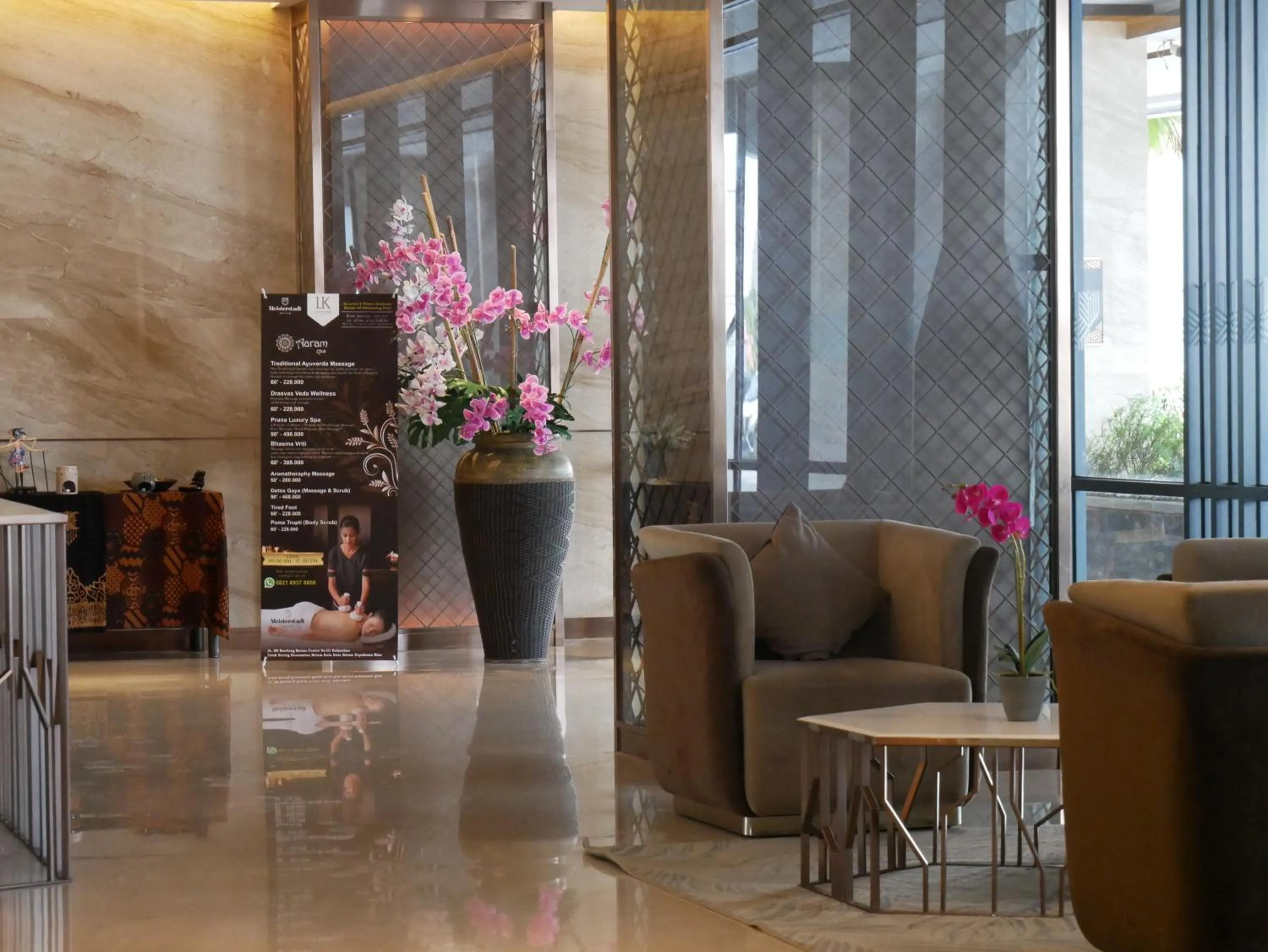 Lobby or reception in Meisterstadt Pollux Habibie