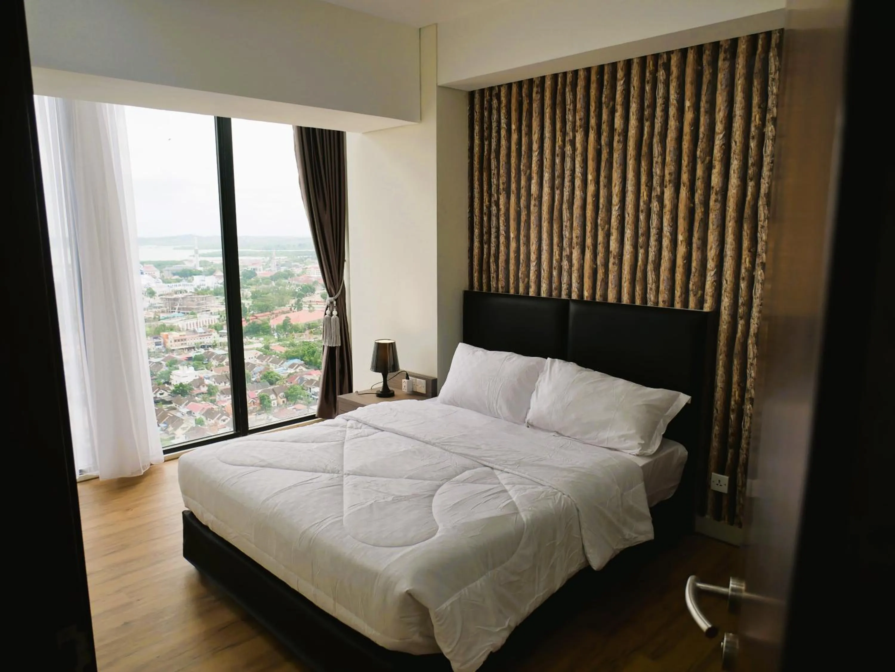 Photo of the whole room, Bed in Meisterstadt Pollux Habibie