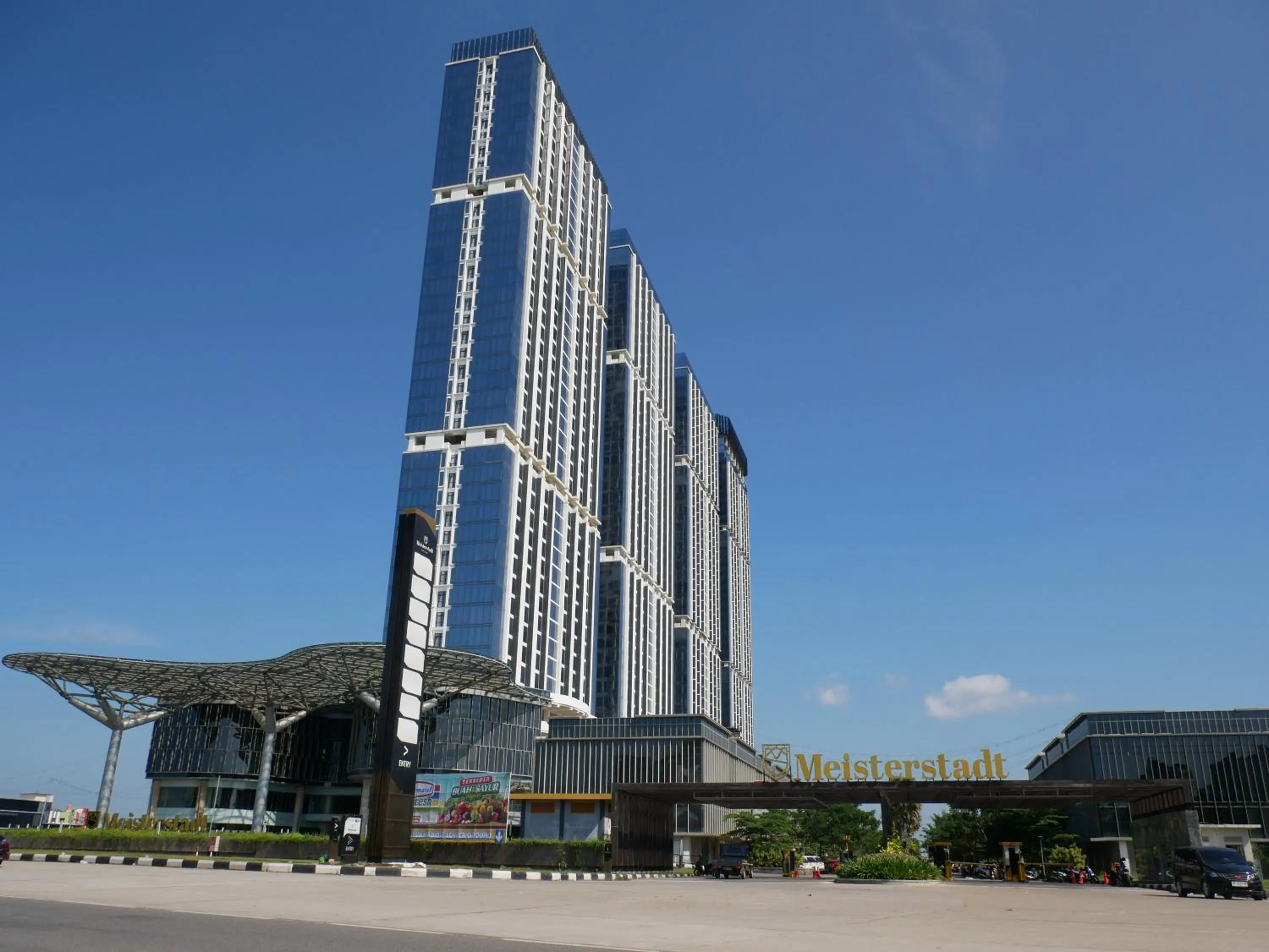 Property building in Meisterstadt Pollux Habibie