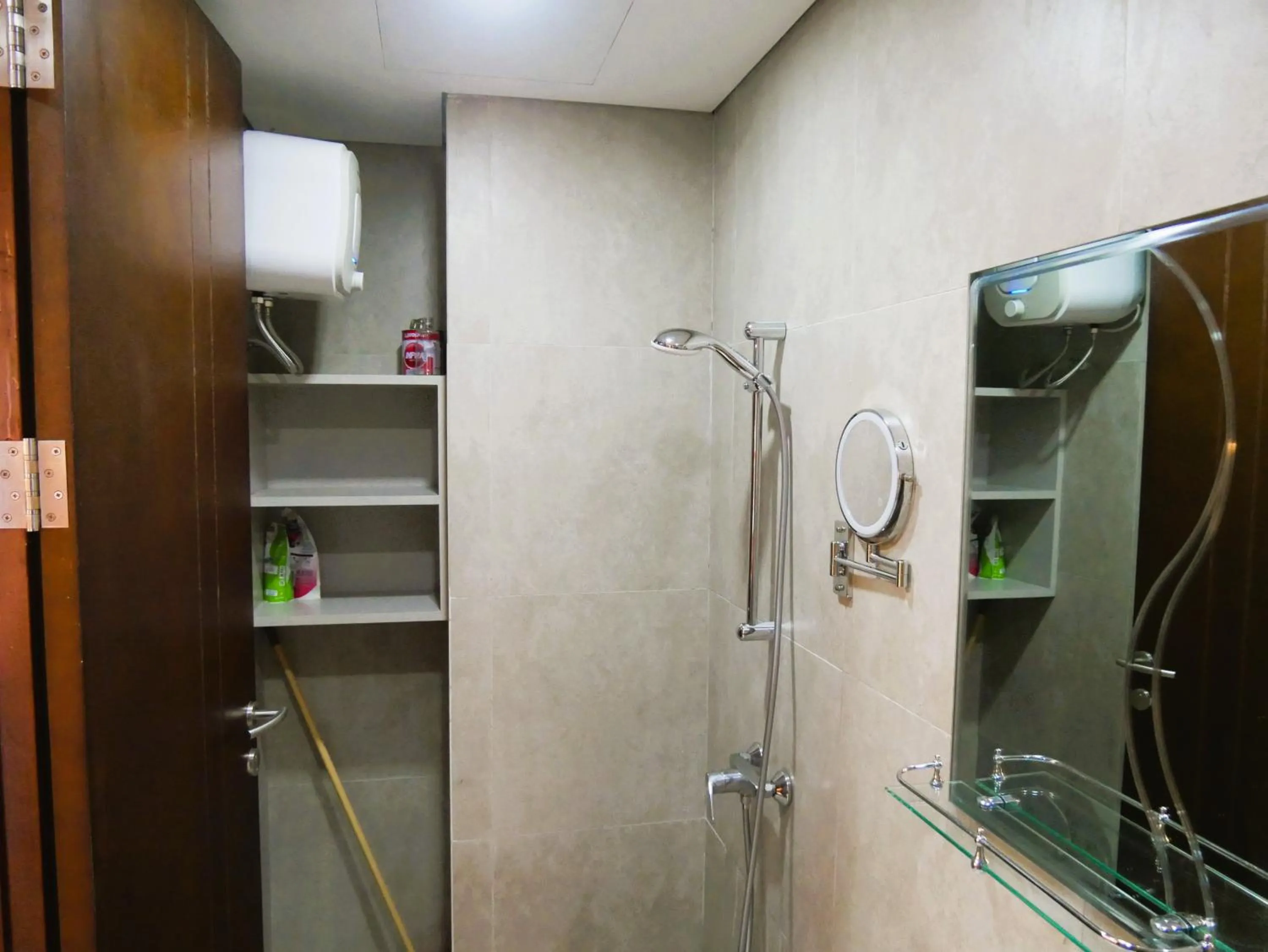 Bathroom in Meisterstadt Pollux Habibie