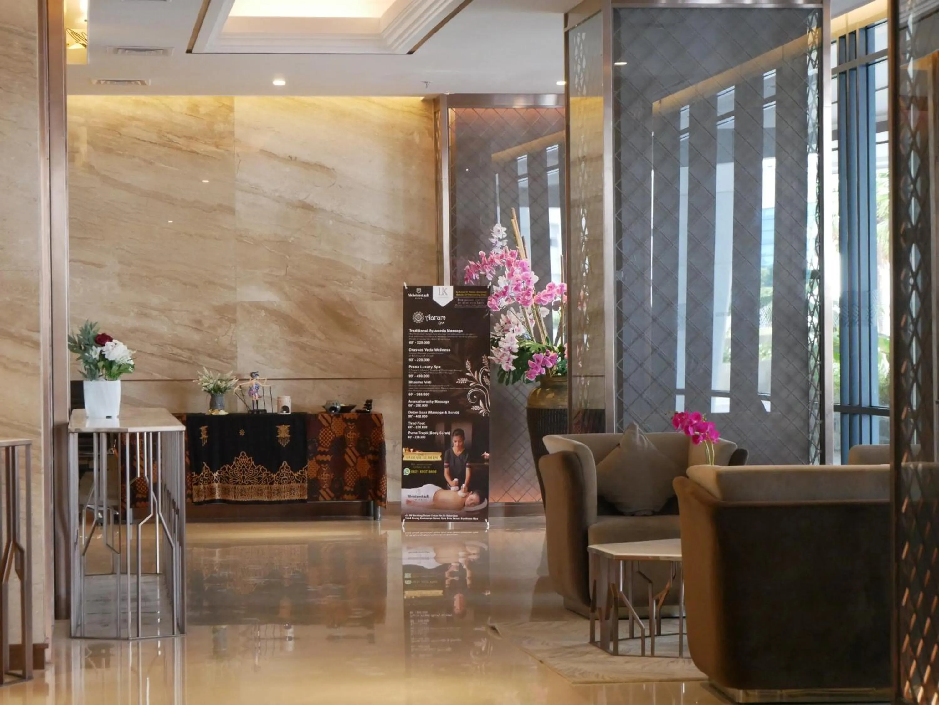 Lobby or reception in Meisterstadt Pollux Habibie