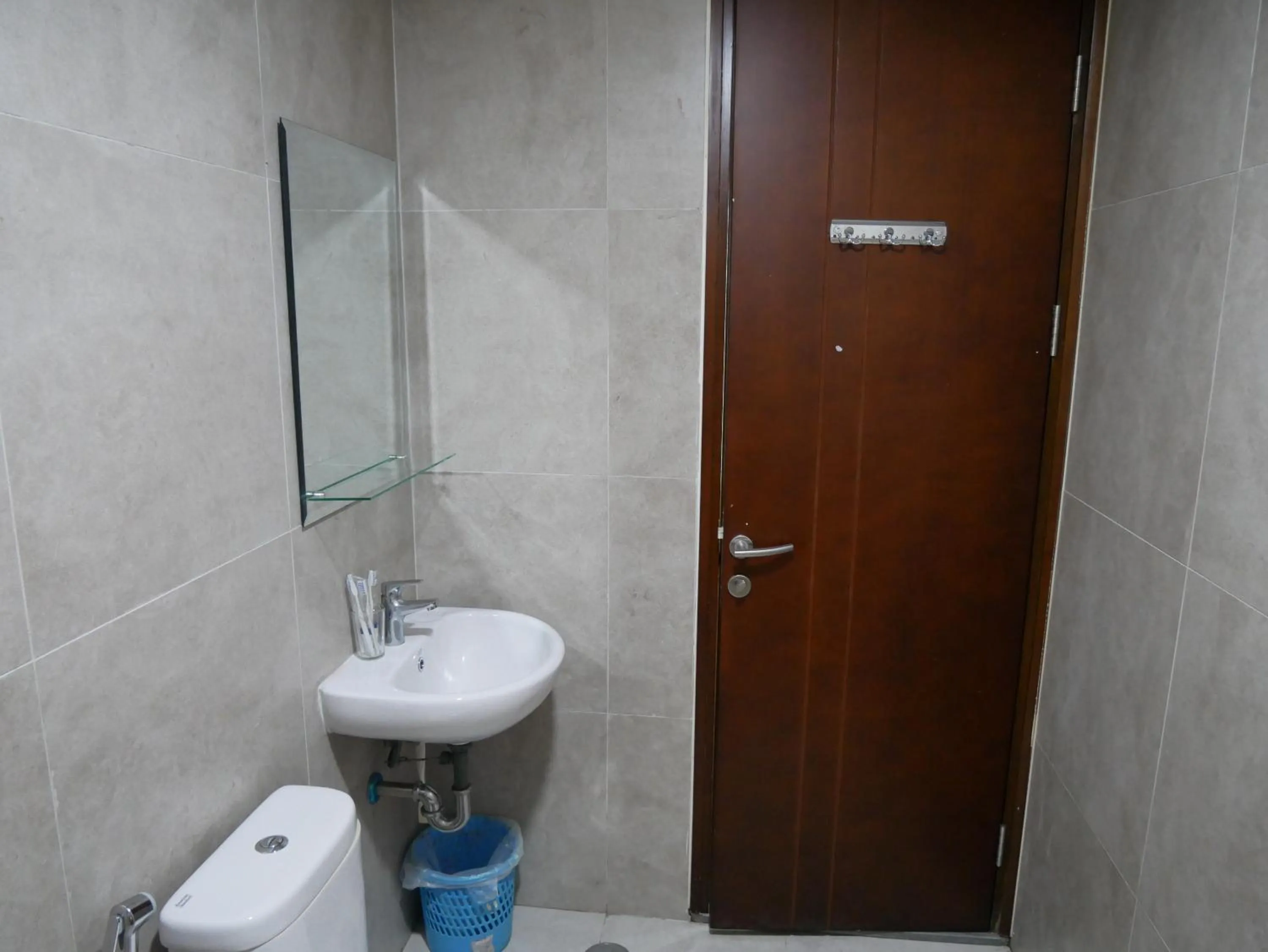 Bathroom in Meisterstadt Pollux Habibie