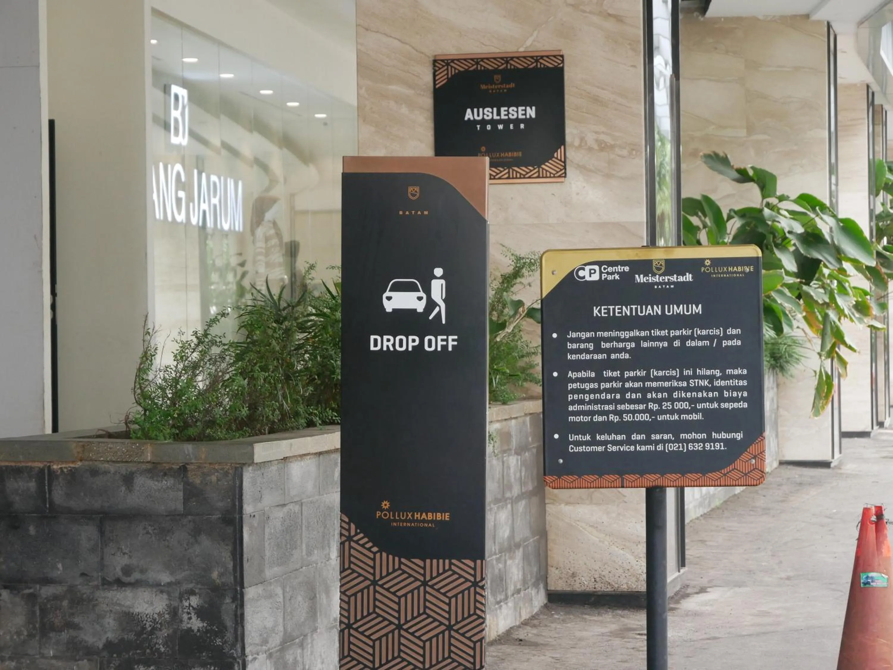 Facade/entrance in Meisterstadt Pollux Habibie