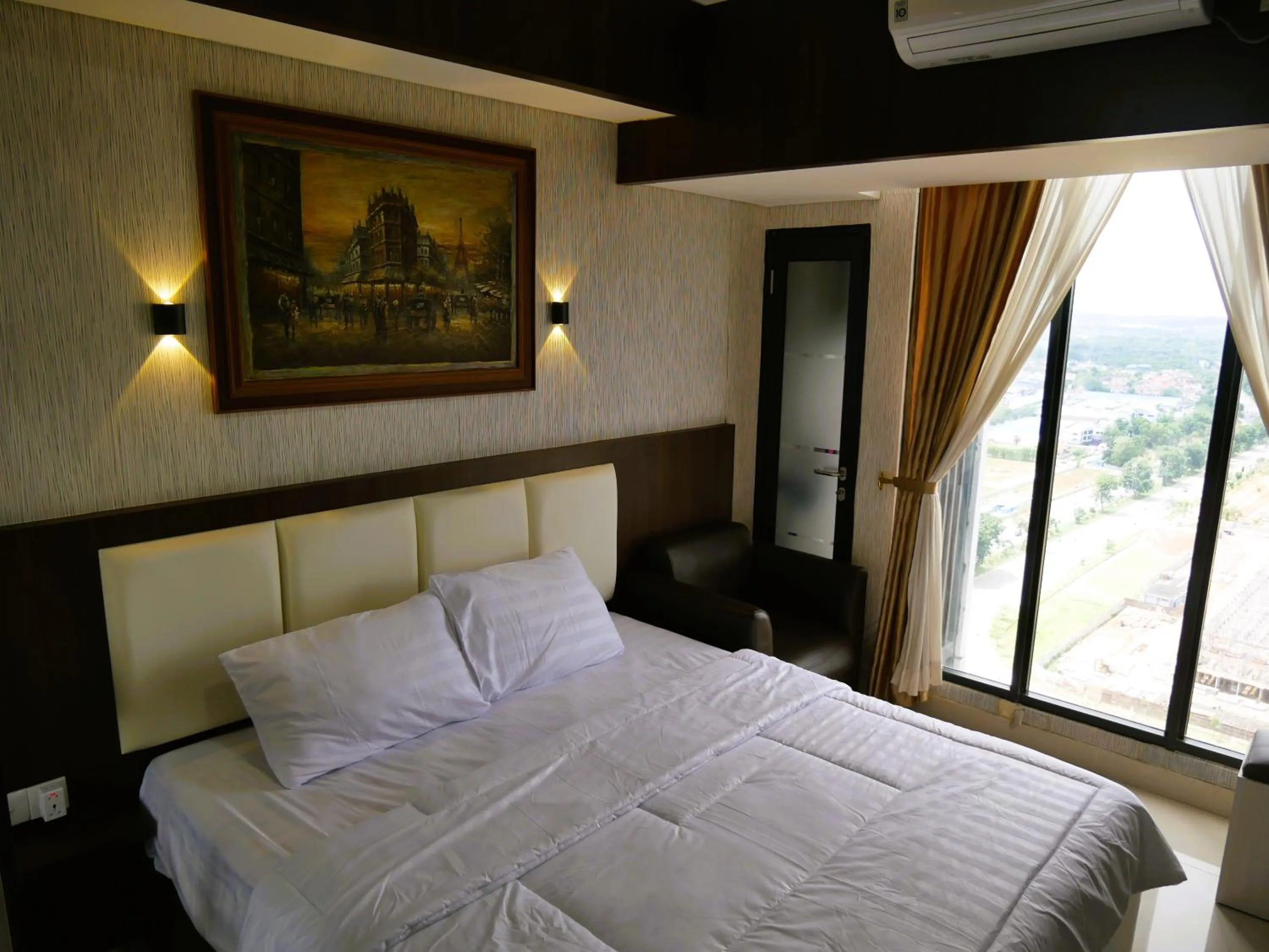 Photo of the whole room, Bed in Meisterstadt Pollux Habibie
