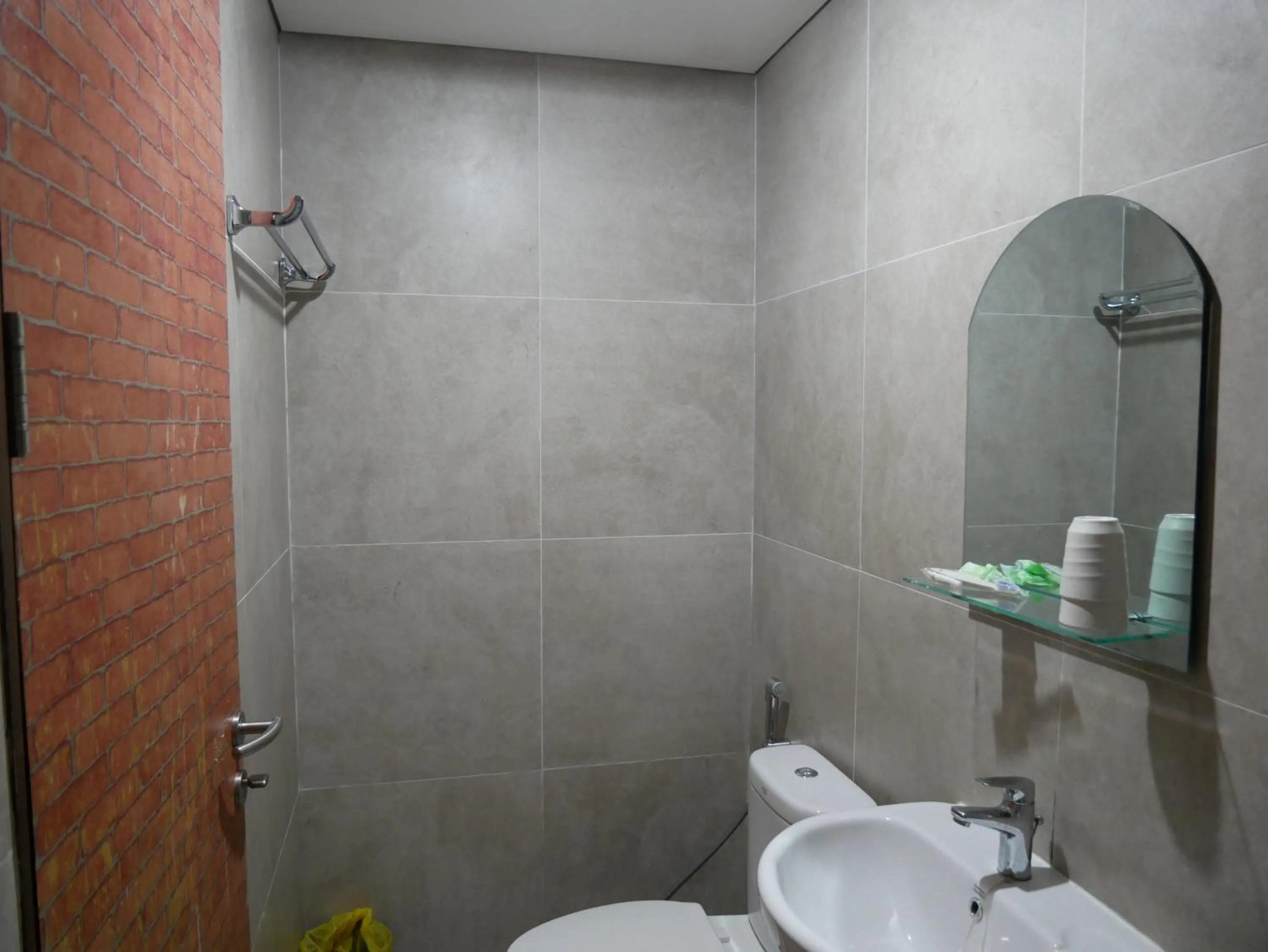 Bathroom in Meisterstadt Pollux Habibie