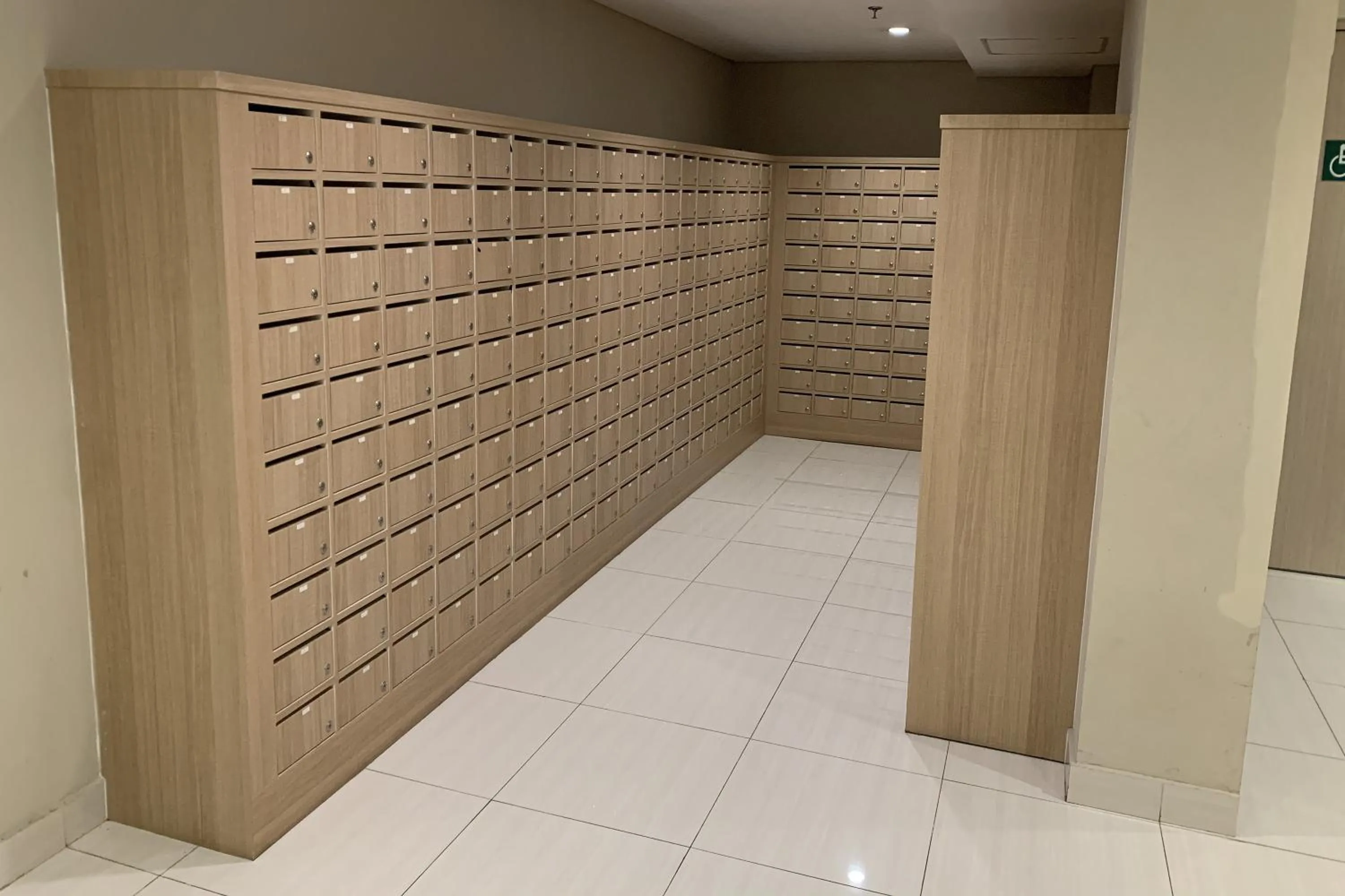 microwave in Velito at Podomoro Golf View Apartment