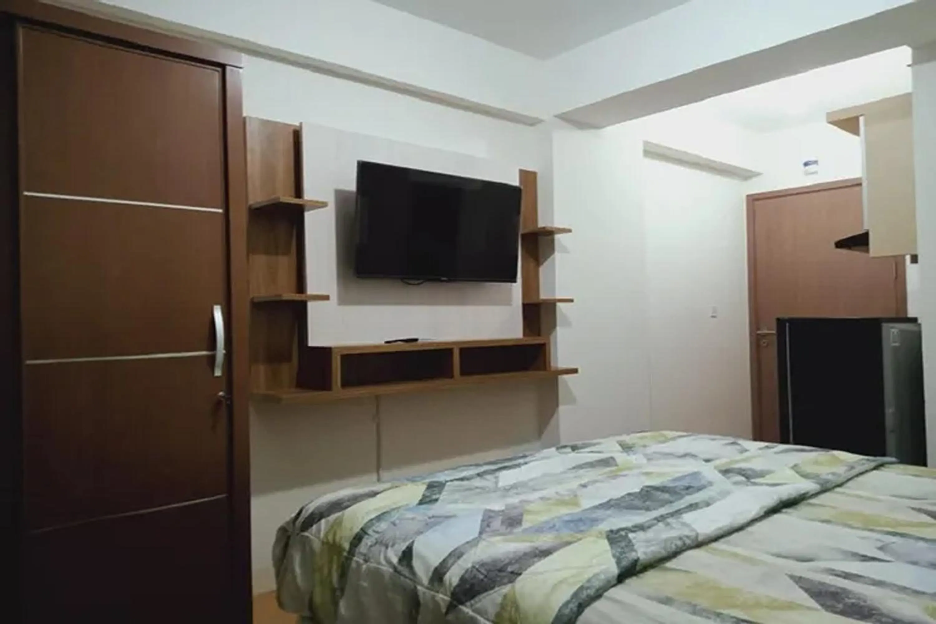 Bedroom, Bed in Velito at Podomoro Golf View Apartment