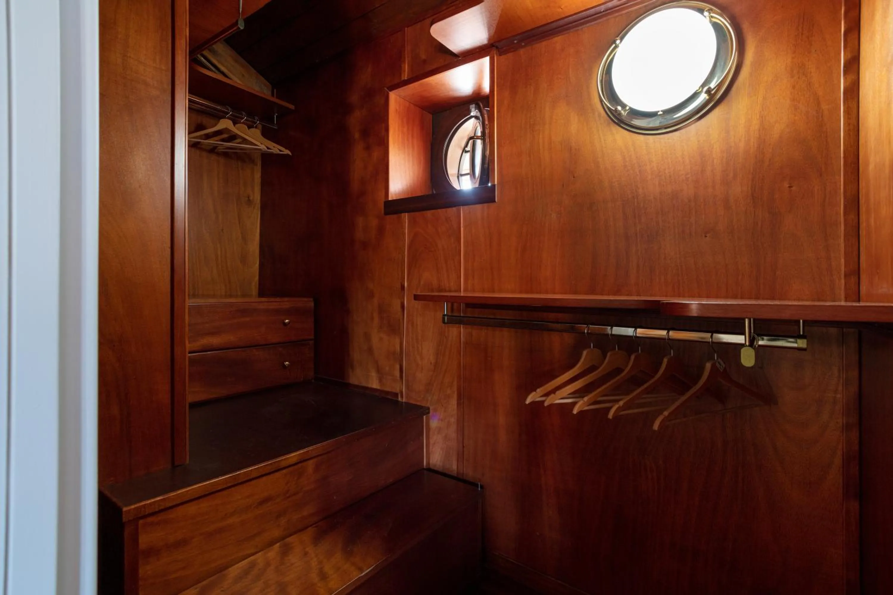 wardrobe in Pavean Suites Frattaminore