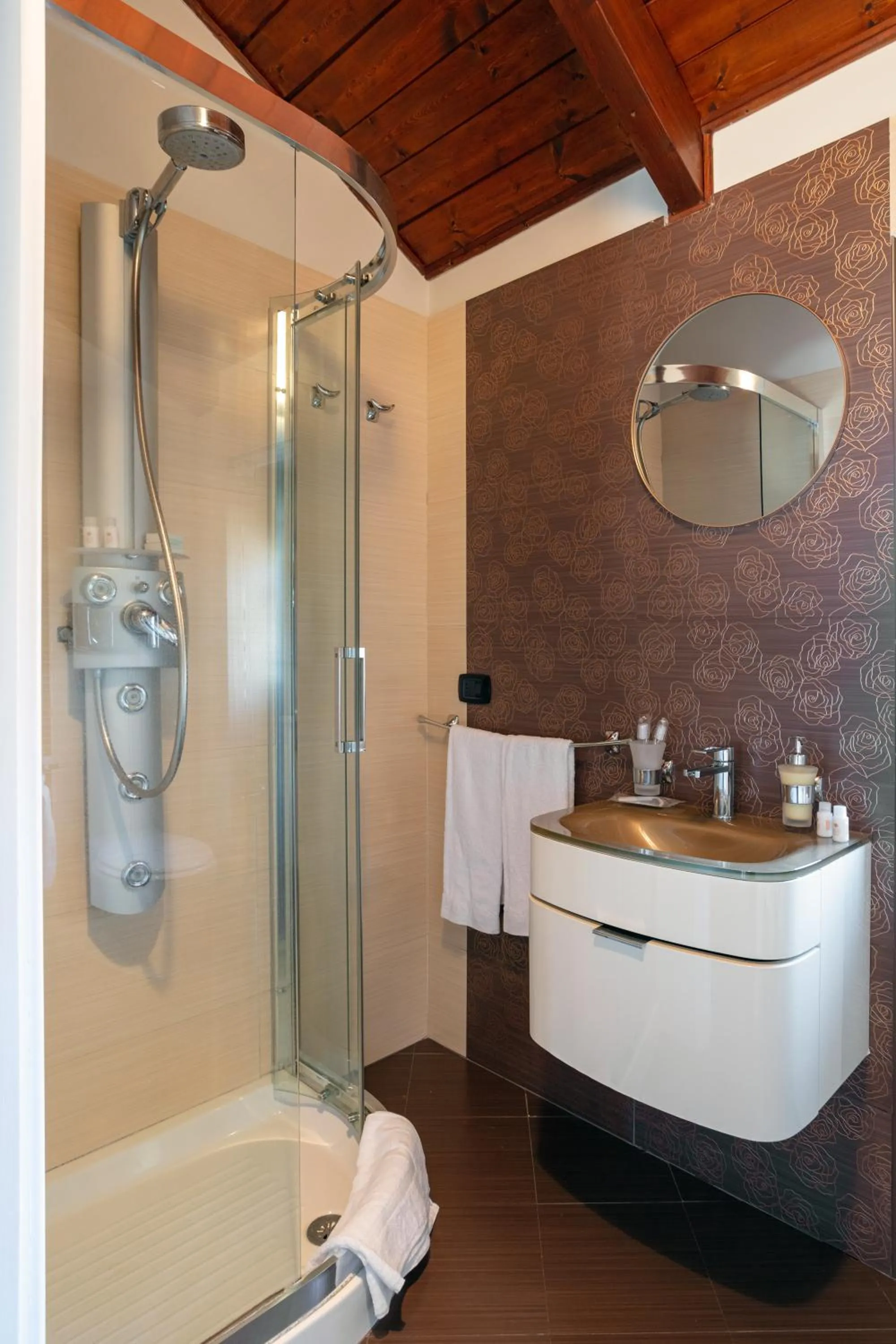 Bathroom in Pavean Suites Frattaminore