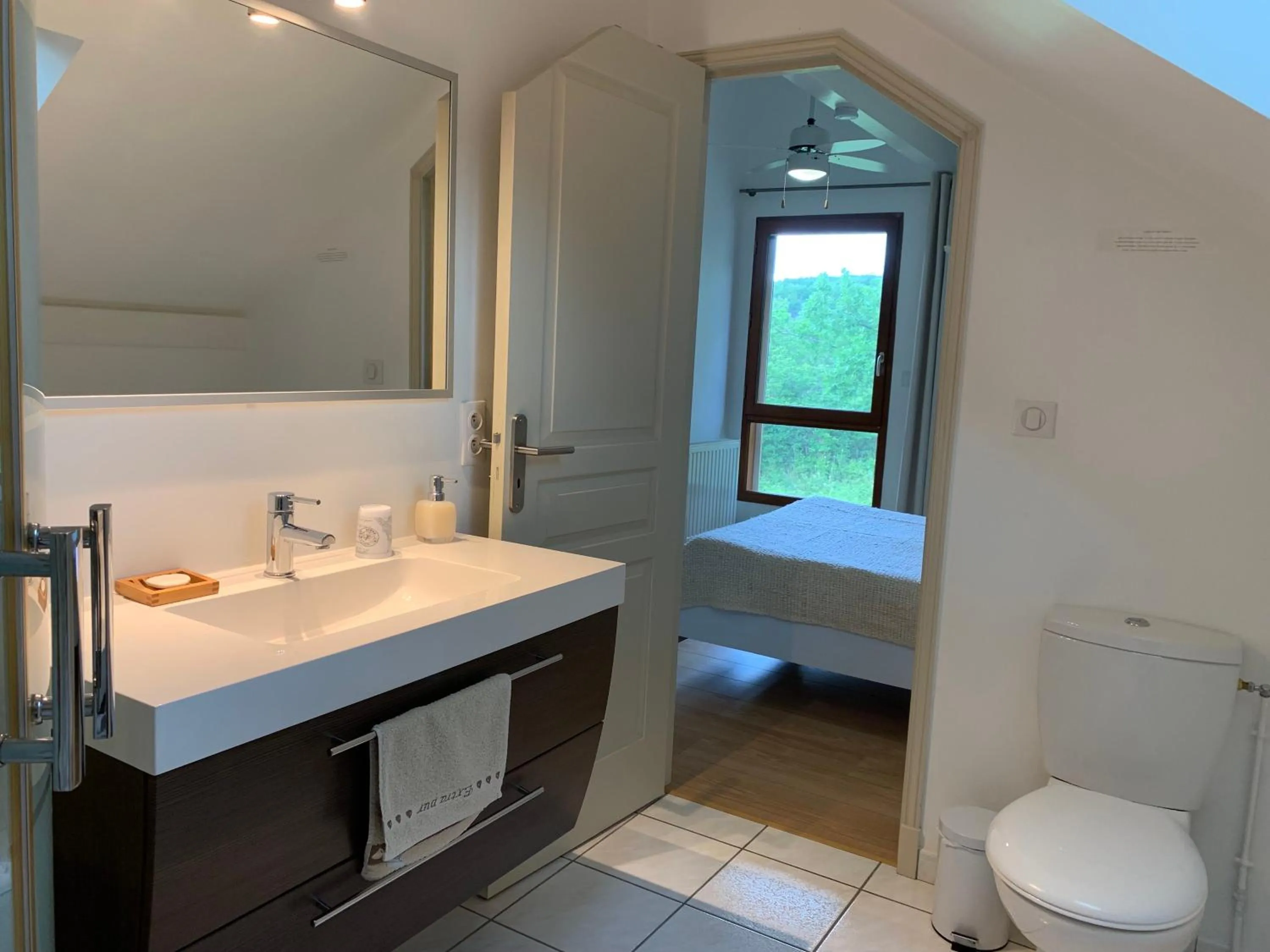 Toilet in La Maison des Oiseaux