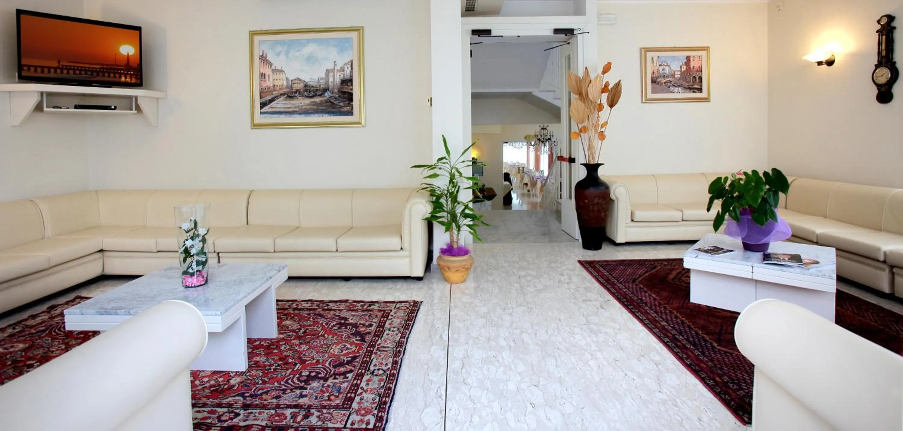 Communal lounge/ TV room in Hotel Torino