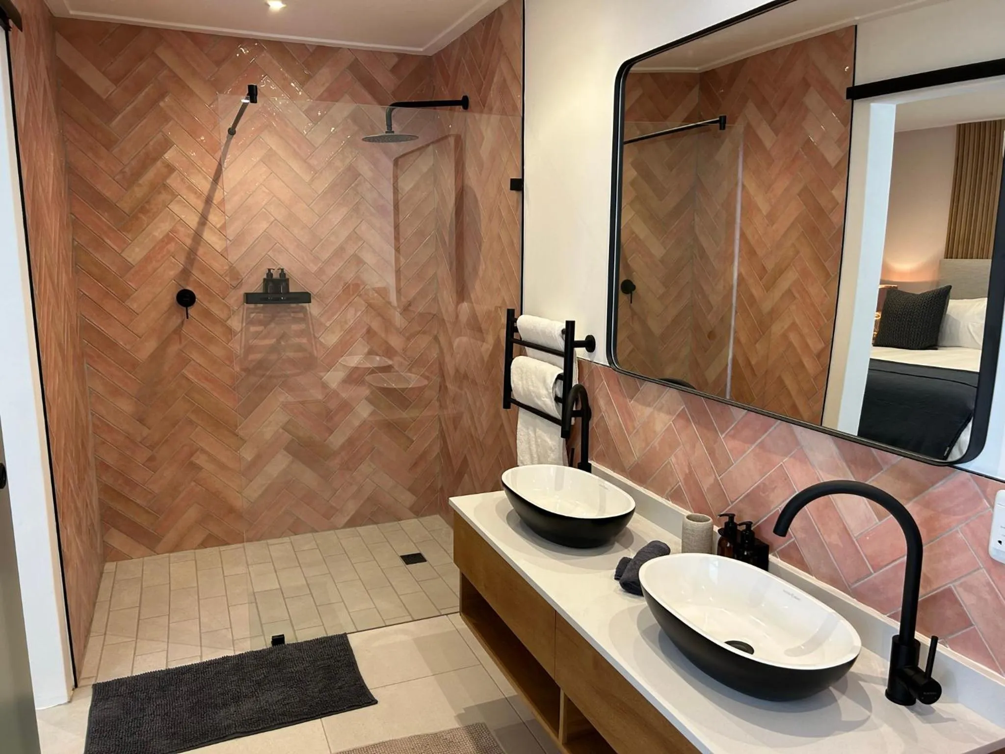 Shower in Mirabelle Guesthouse