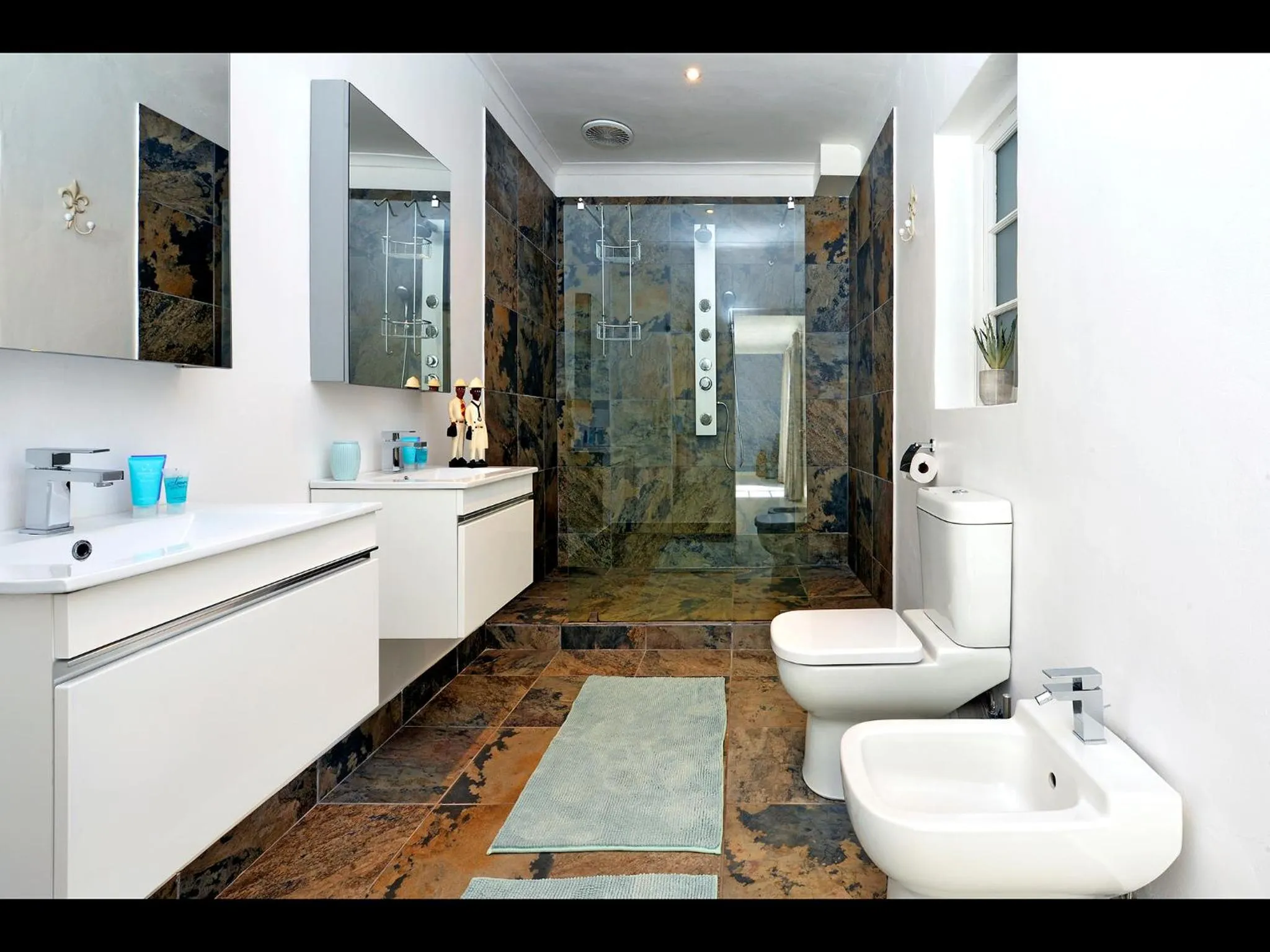 Shower in Mirabelle Guesthouse