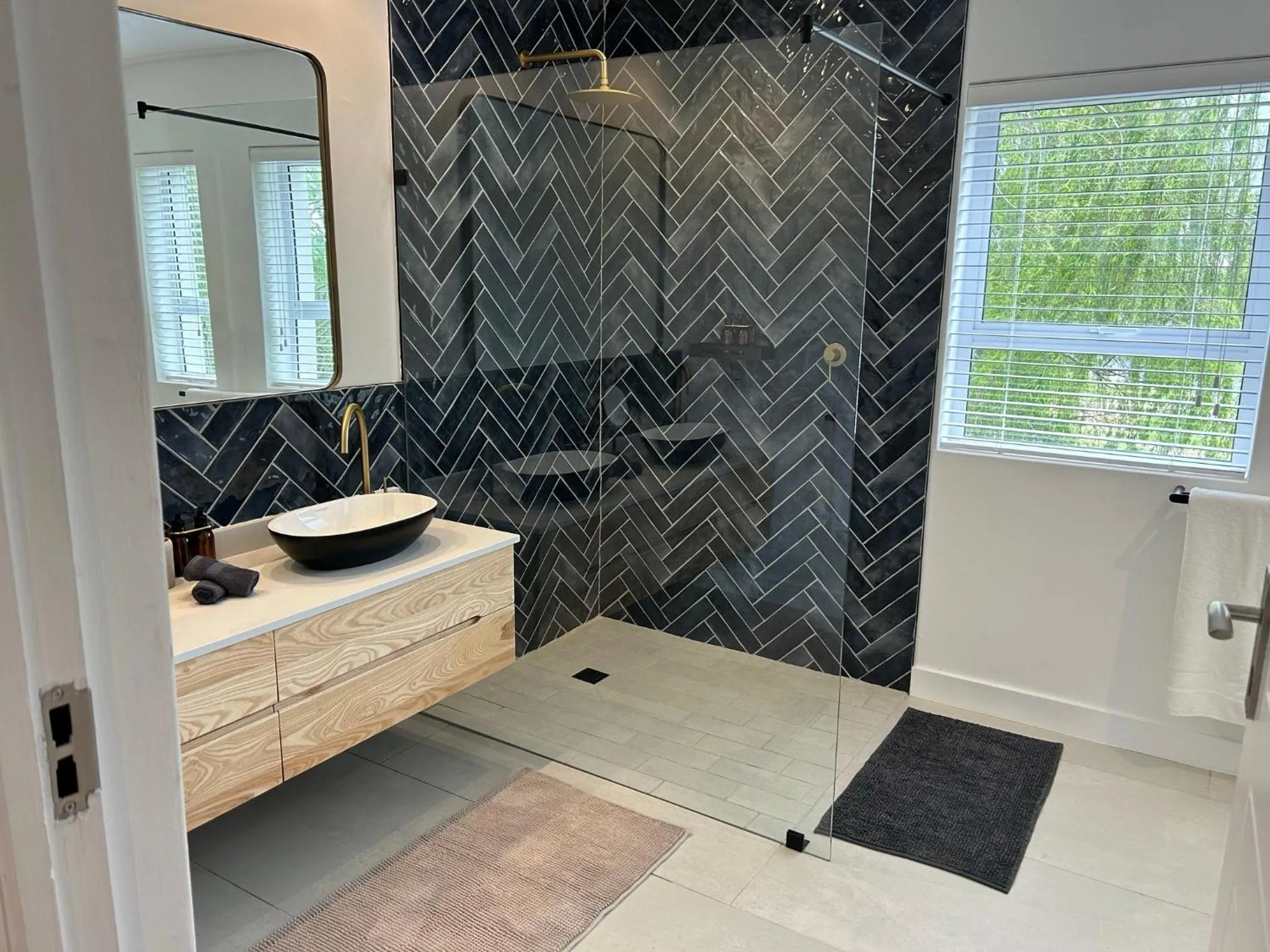 Shower in Mirabelle Guesthouse