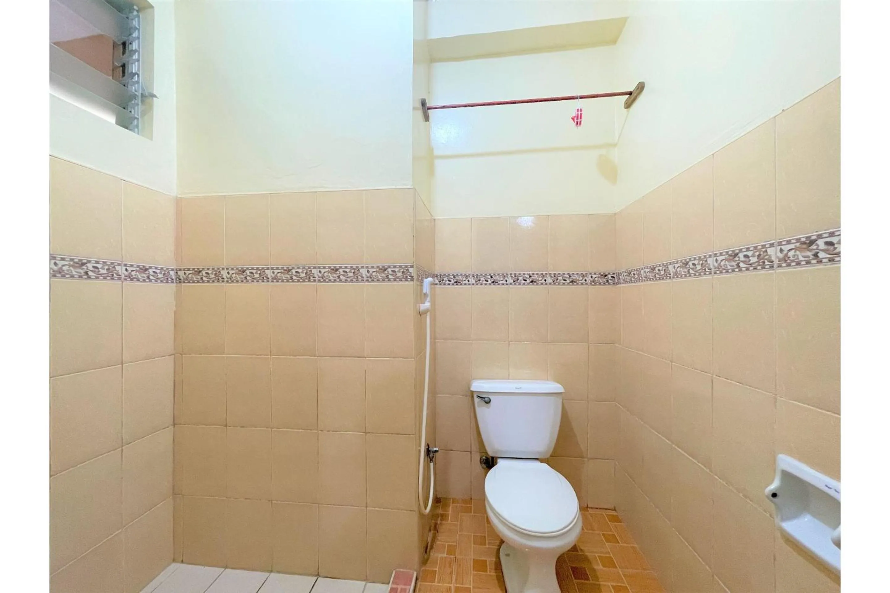 Bathroom in OYO 876 Escurel Inn Boracay