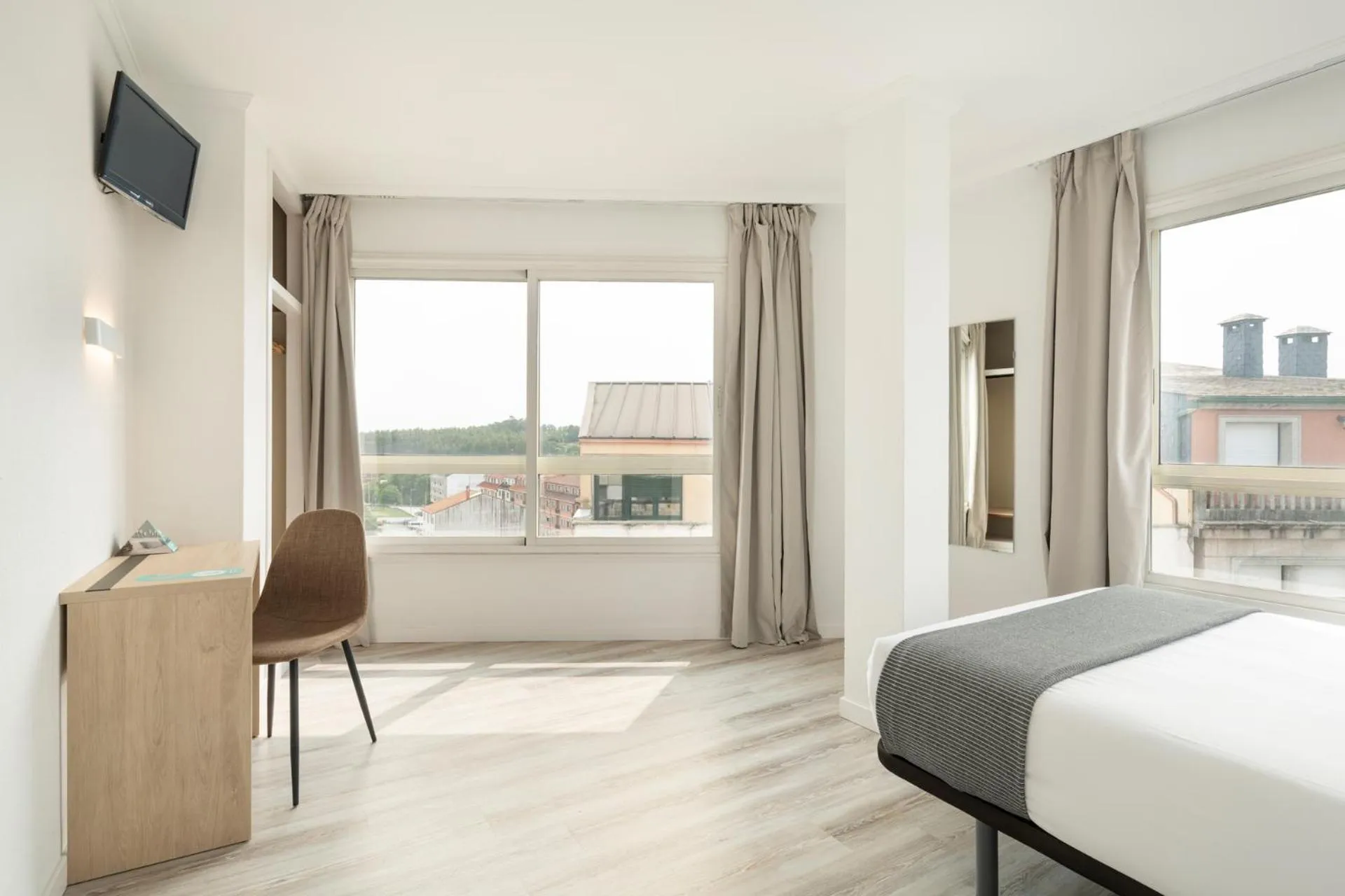 Photo of the whole room, Bed in Hotel Alda Camiño Inglés