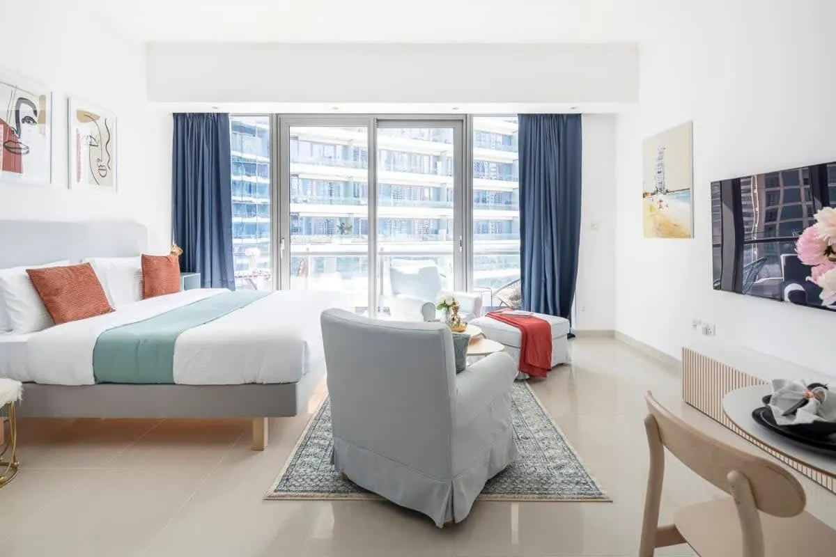 Bed in Frank Porter - Silverene Tower B