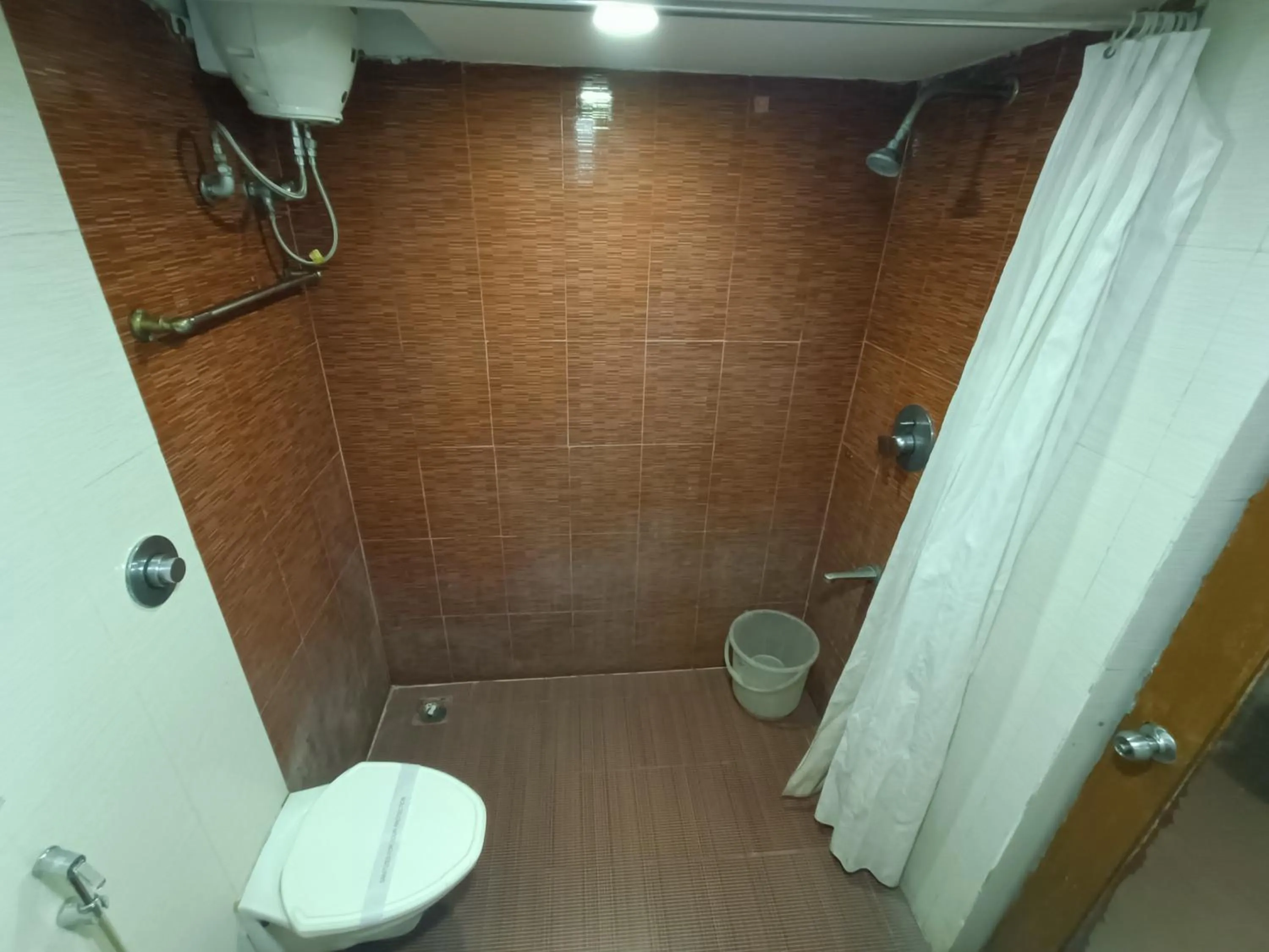 Toilet in GT Grande Hotel-Near US Consulate