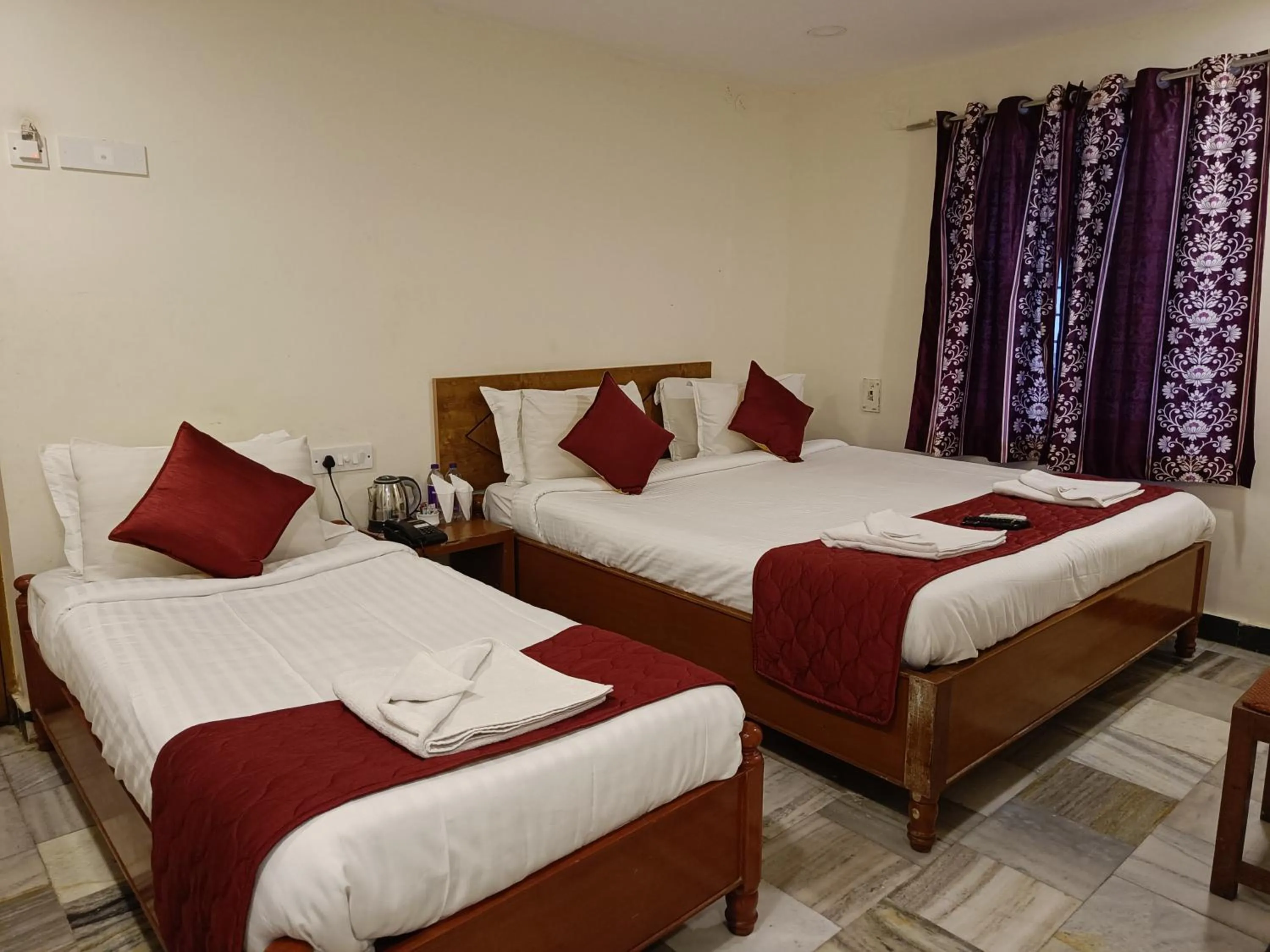 Bed in GT Grande Hotel-Near US Consulate