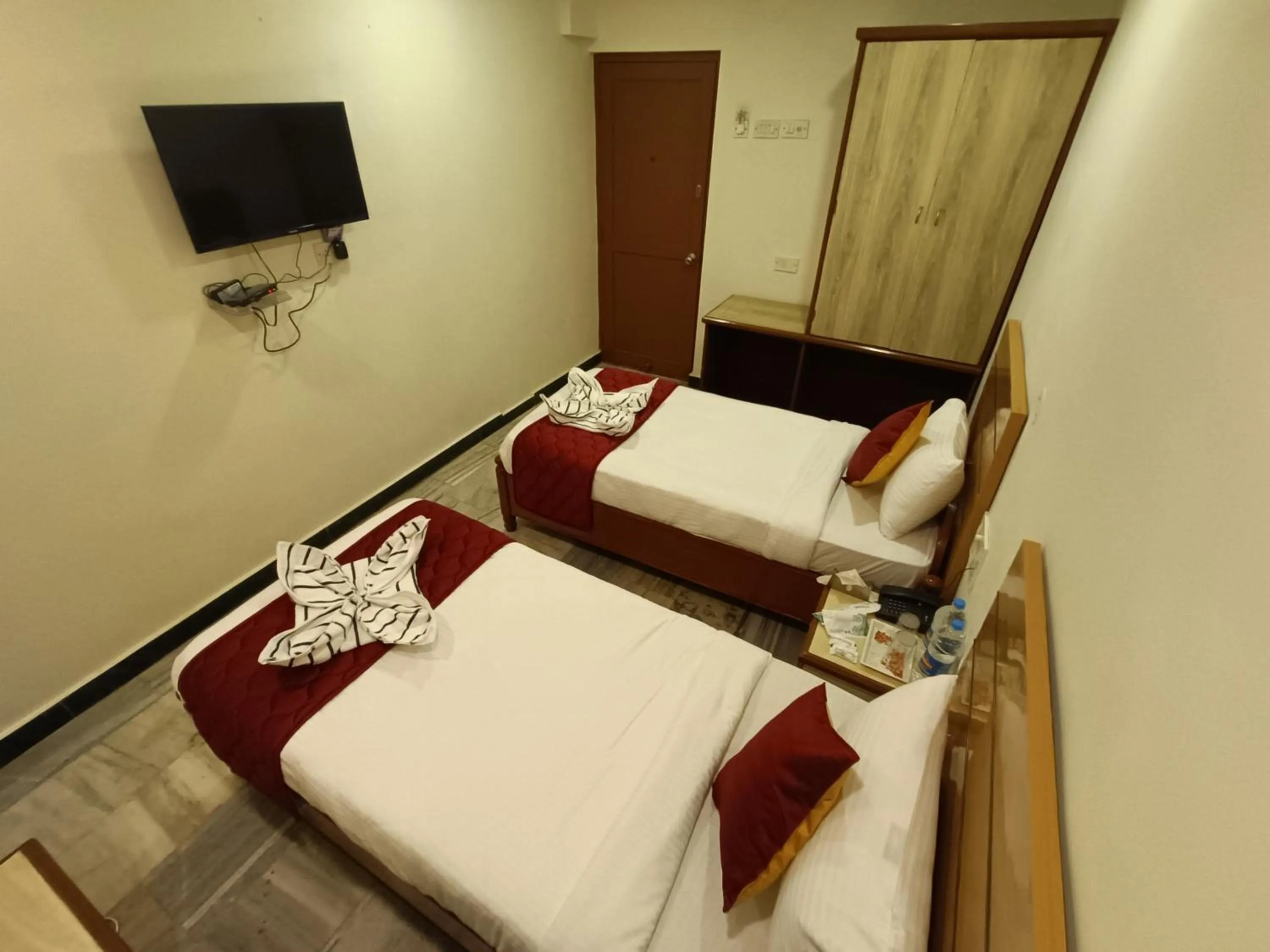 Bed in GT Grande Hotel-Near US Consulate