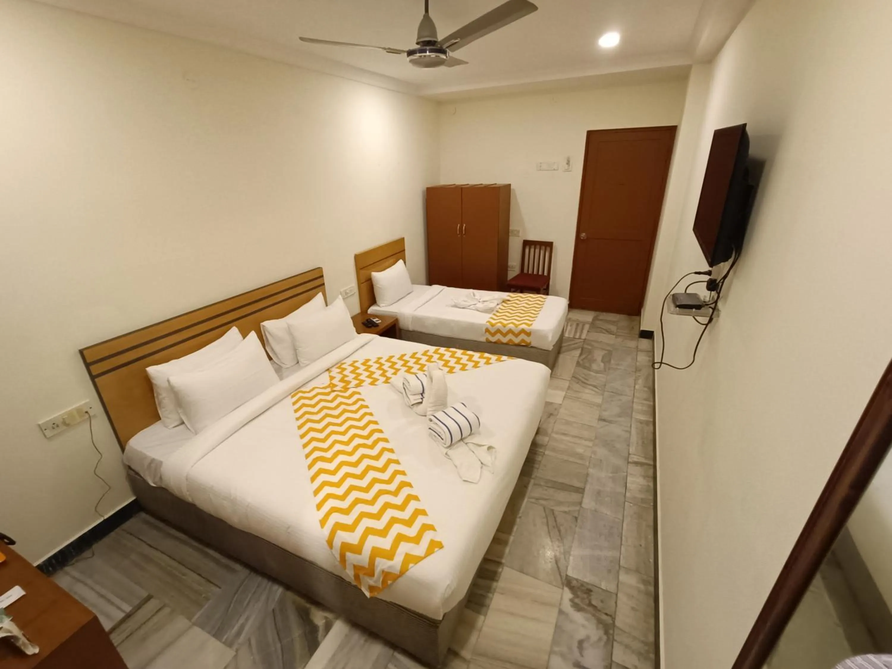 Bed in GT Grande Hotel-Near US Consulate