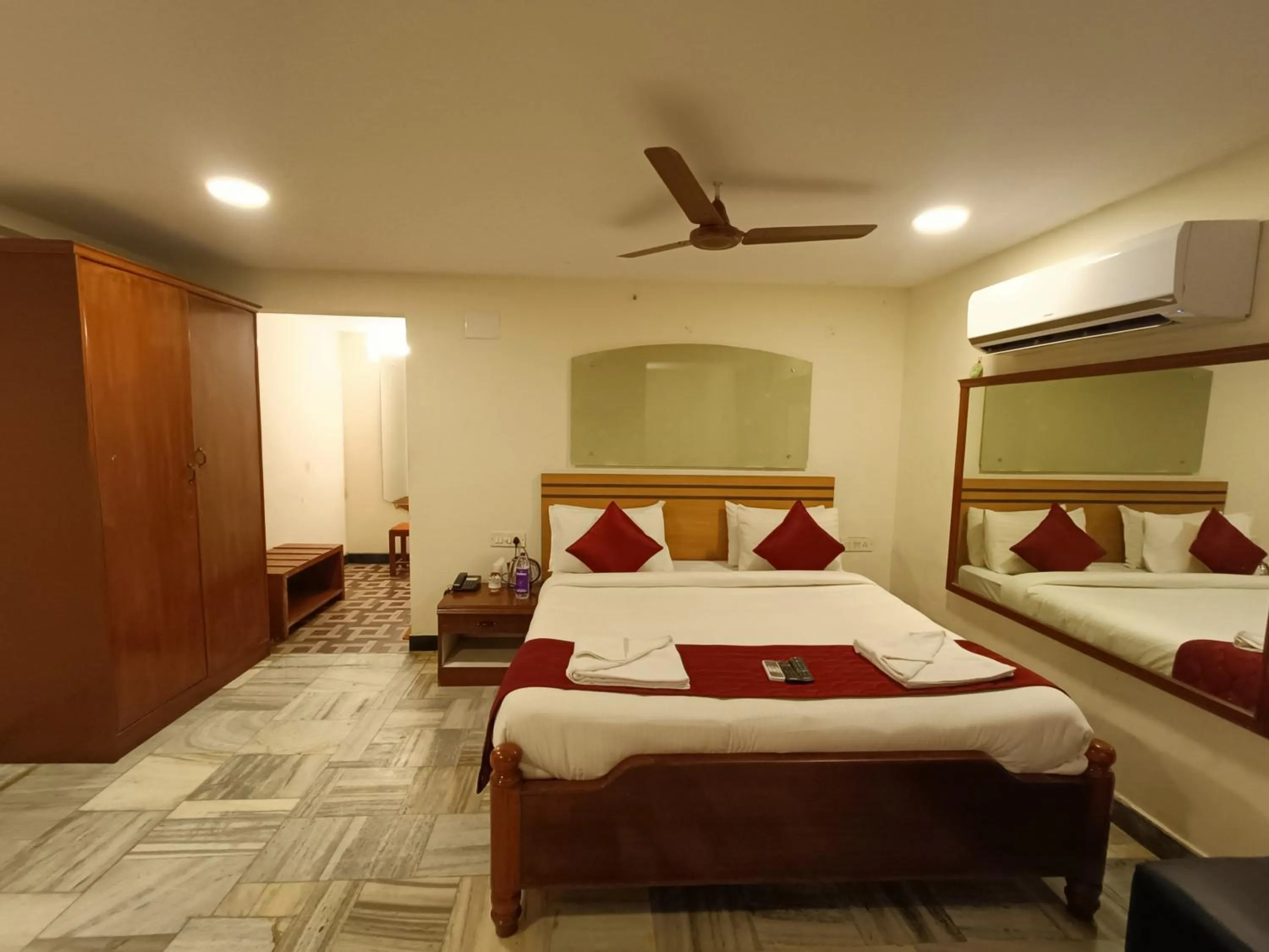 Bed in GT Grande Hotel-Near US Consulate