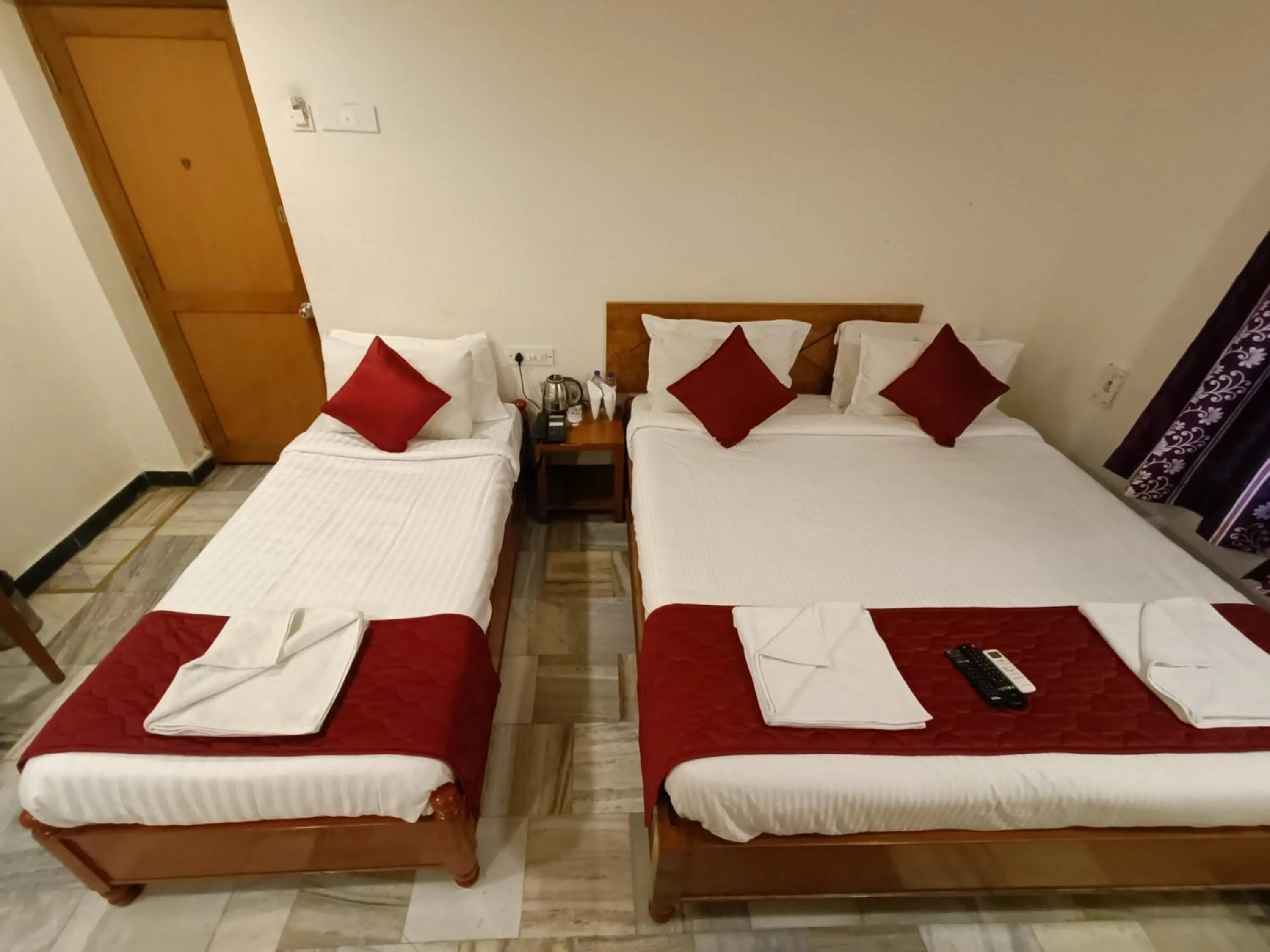 Bed in GT Grande Hotel-Near US Consulate