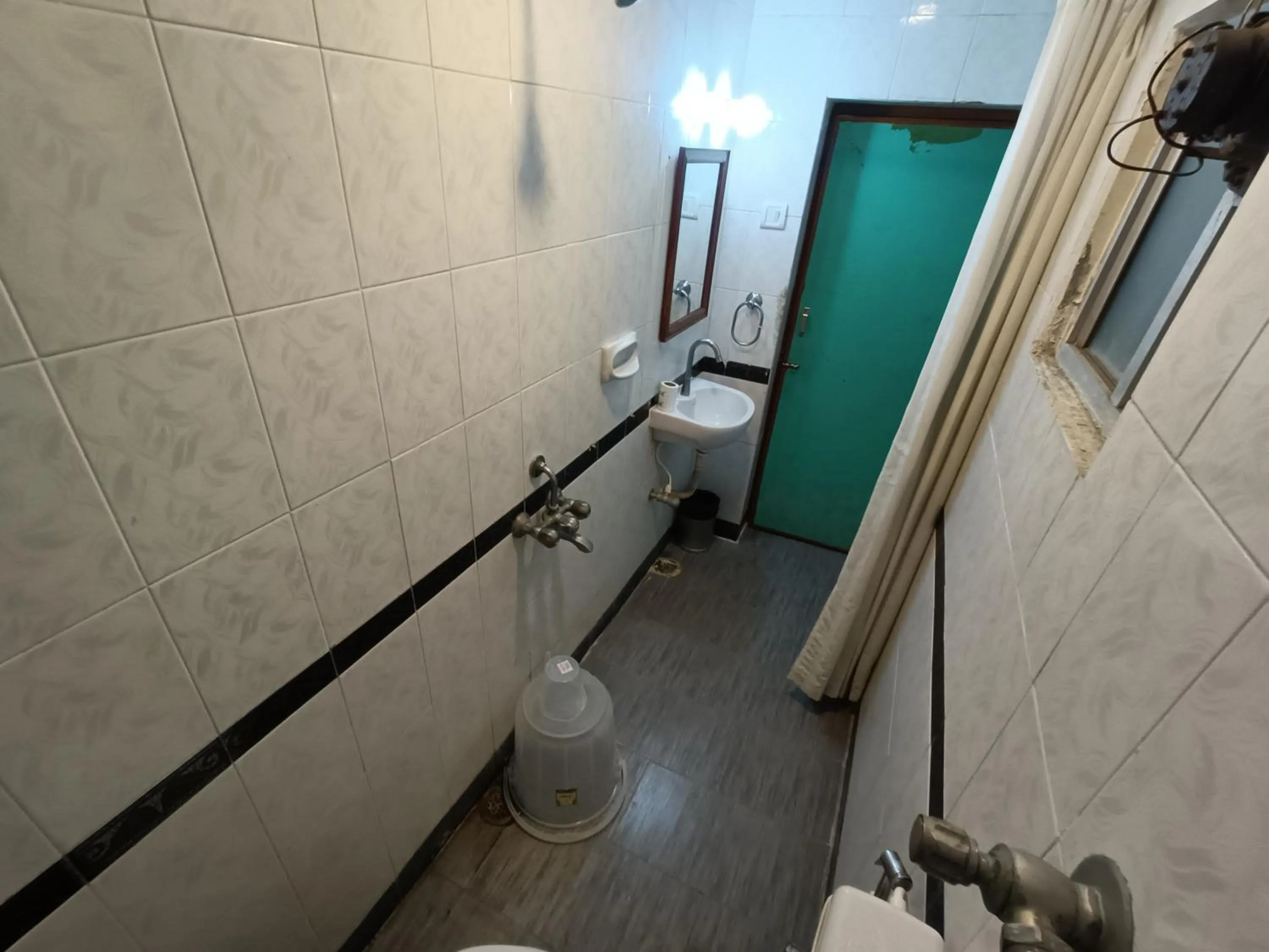 Bathroom in GT Grande Hotel-Near US Consulate