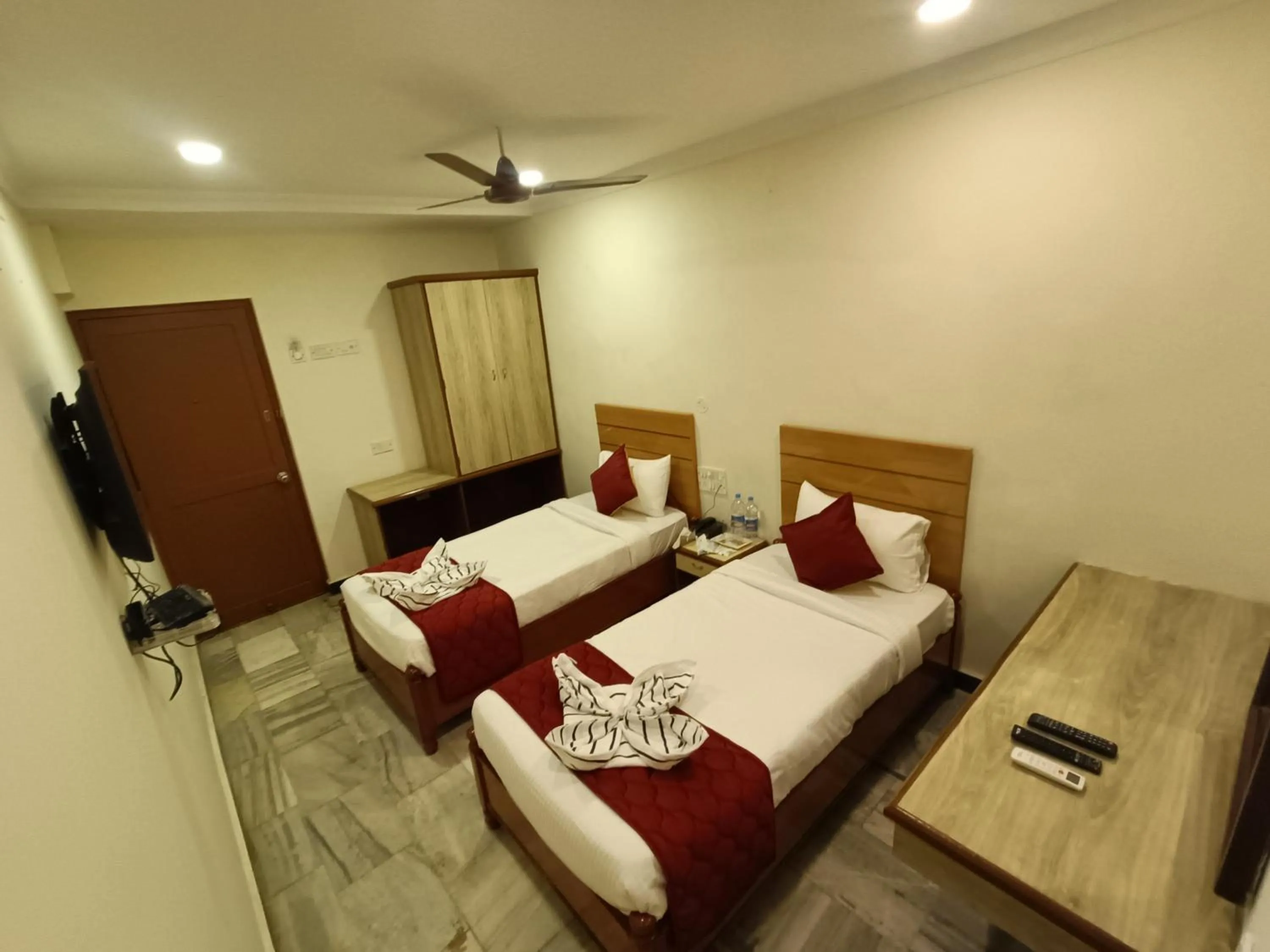 Bed in GT Grande Hotel-Near US Consulate