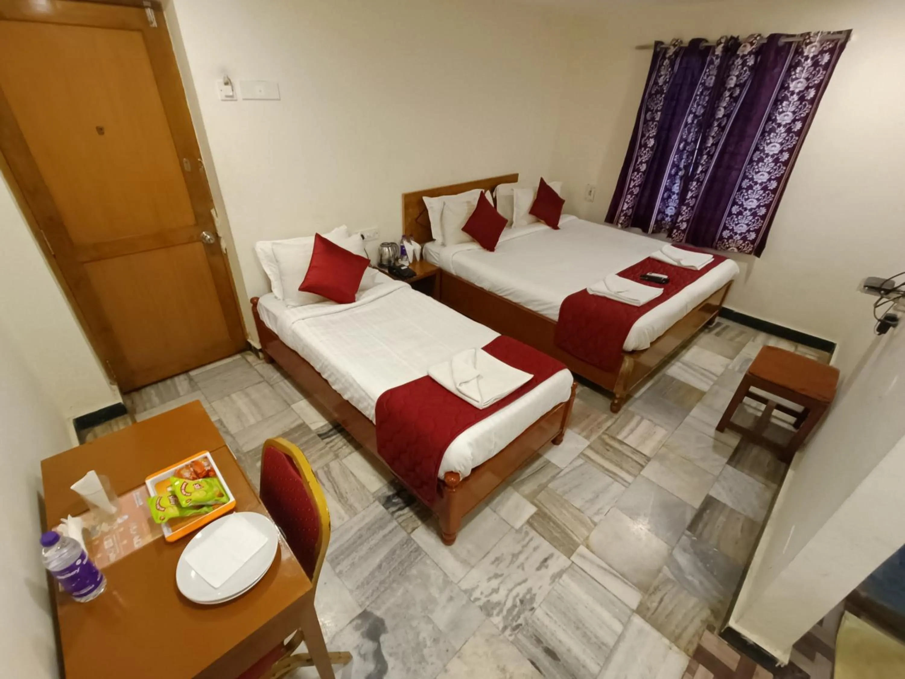 Bed in GT Grande Hotel-Near US Consulate