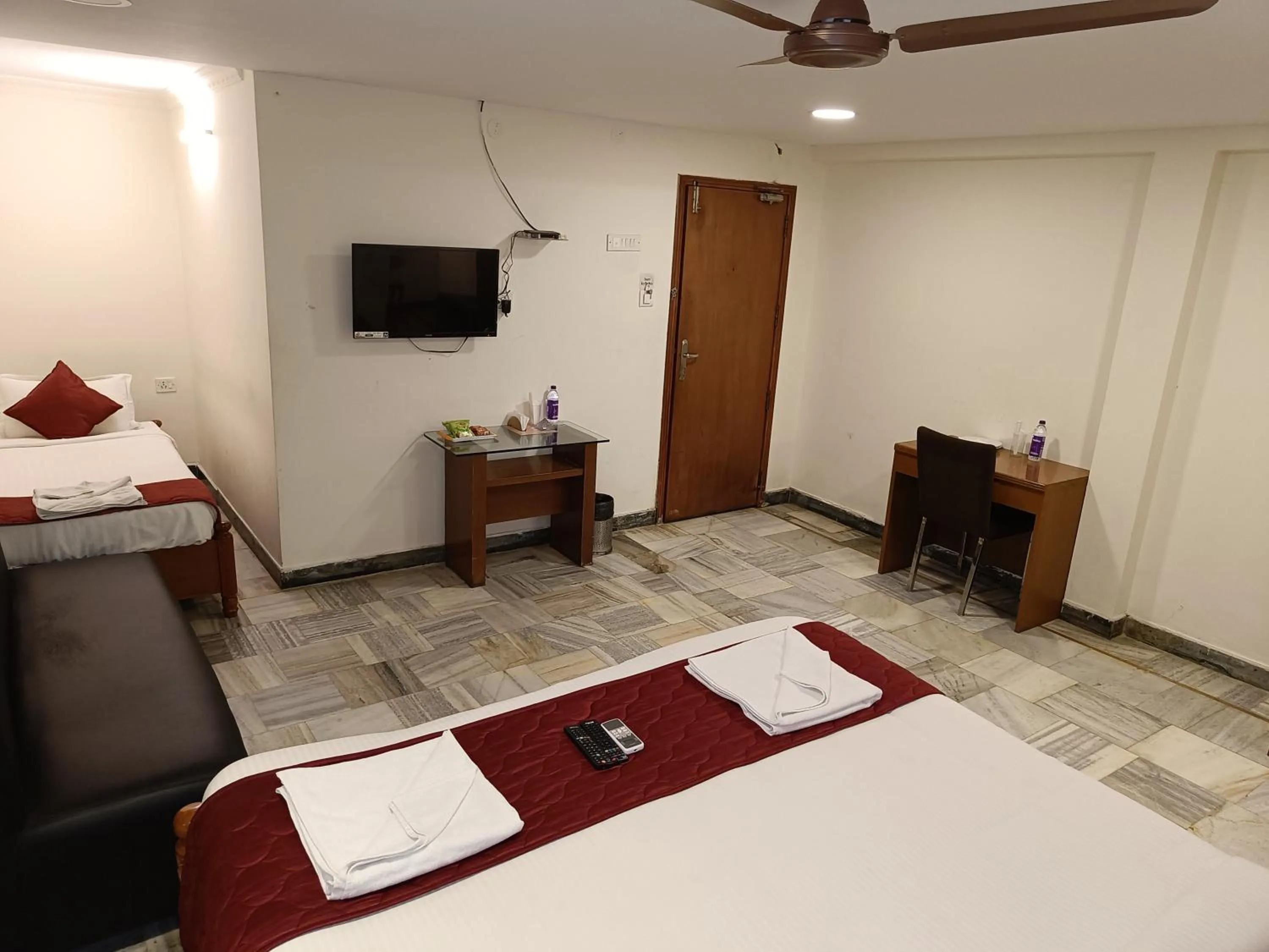 Bed in GT Grande Hotel-Near US Consulate