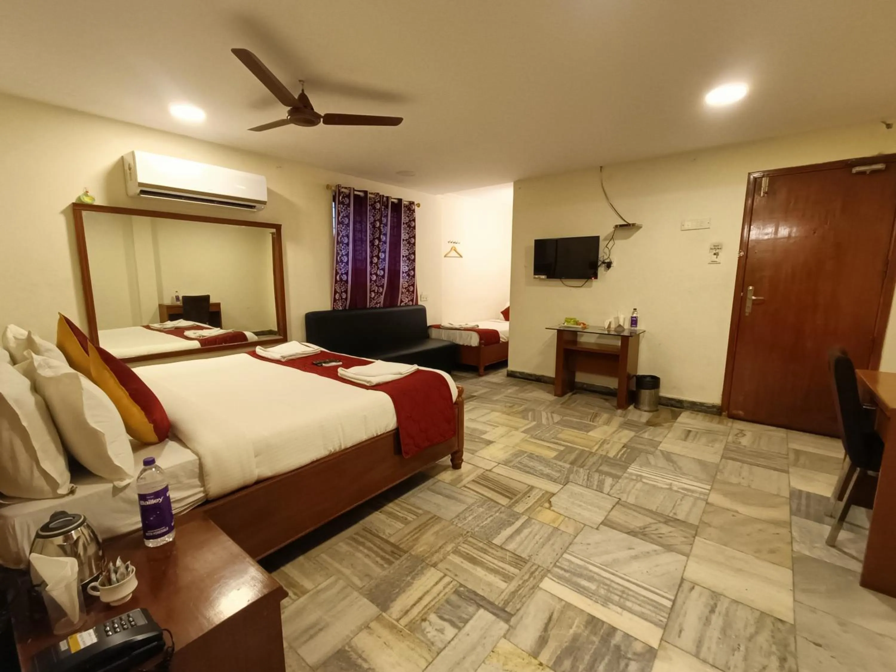 Bed in GT Grande Hotel-Near US Consulate