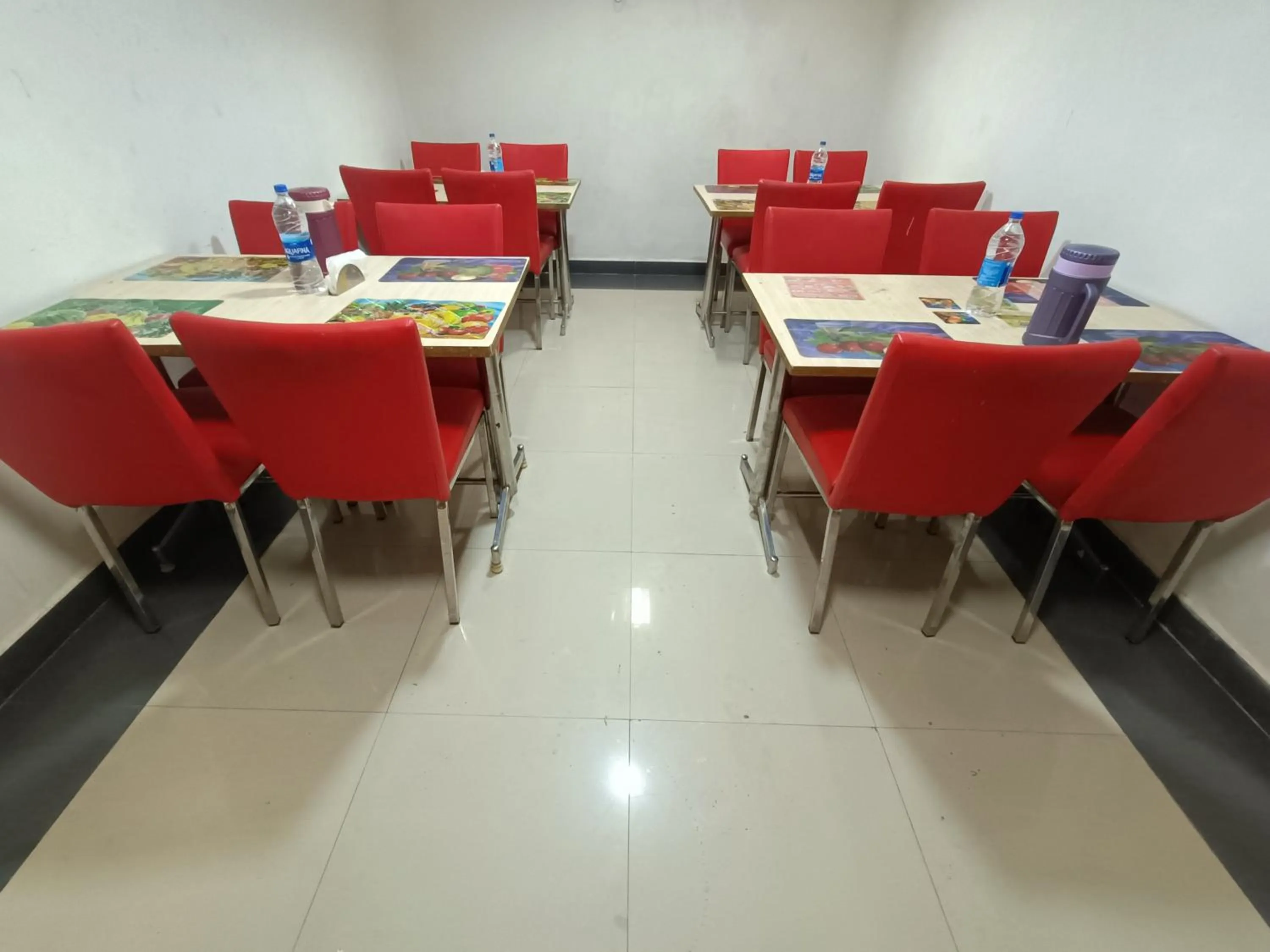 Restaurant/places to eat in GT Grande Hotel-Near US Consulate