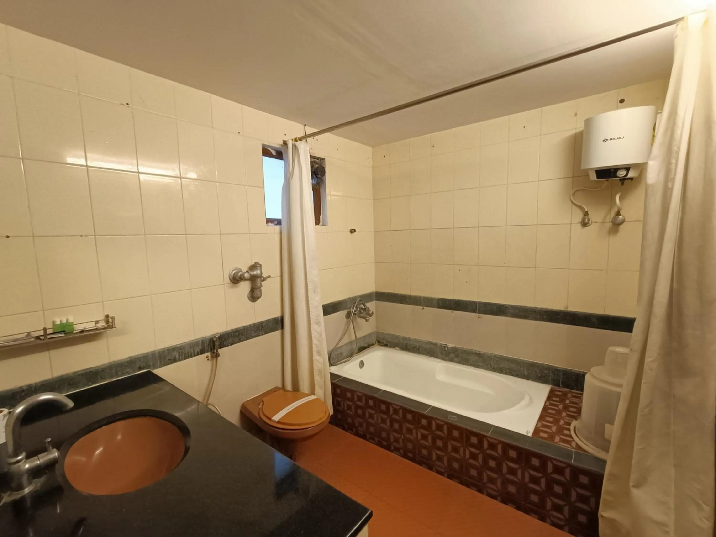 Toilet in GT Grande Hotel-Near US Consulate