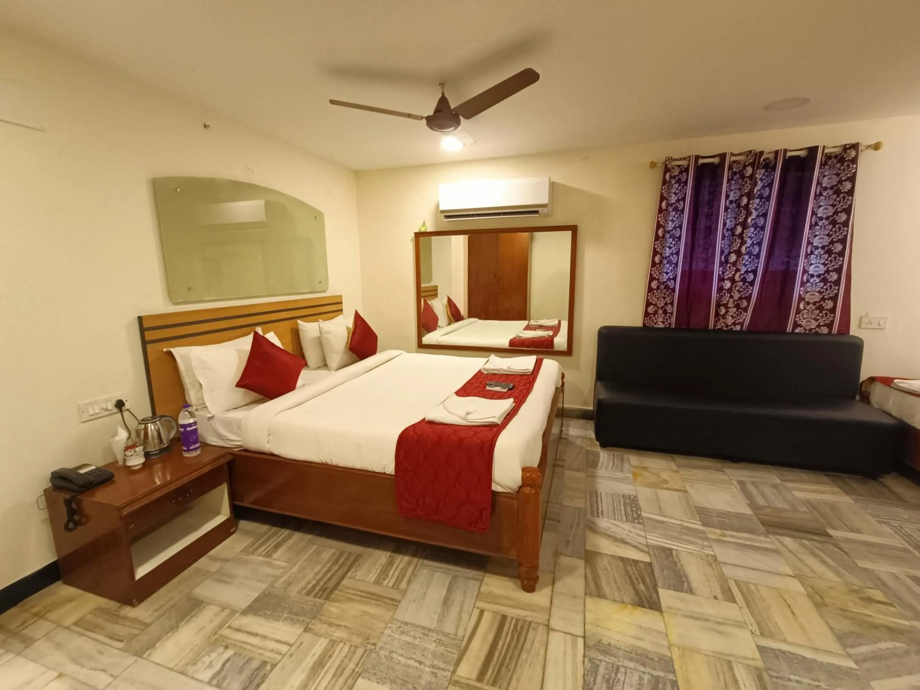 Bed in GT Grande Hotel-Near US Consulate