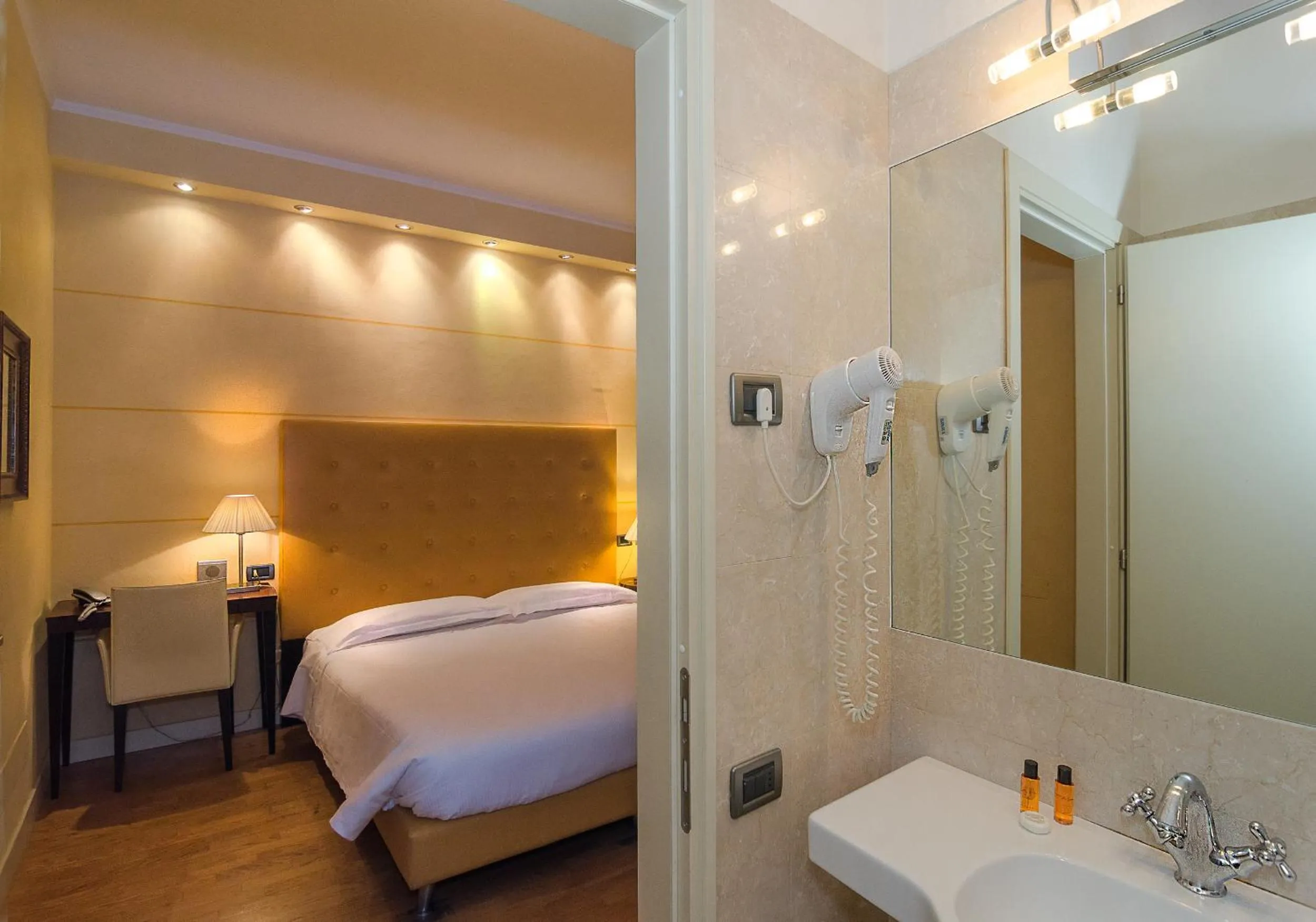 Bed in Hotel Novecento