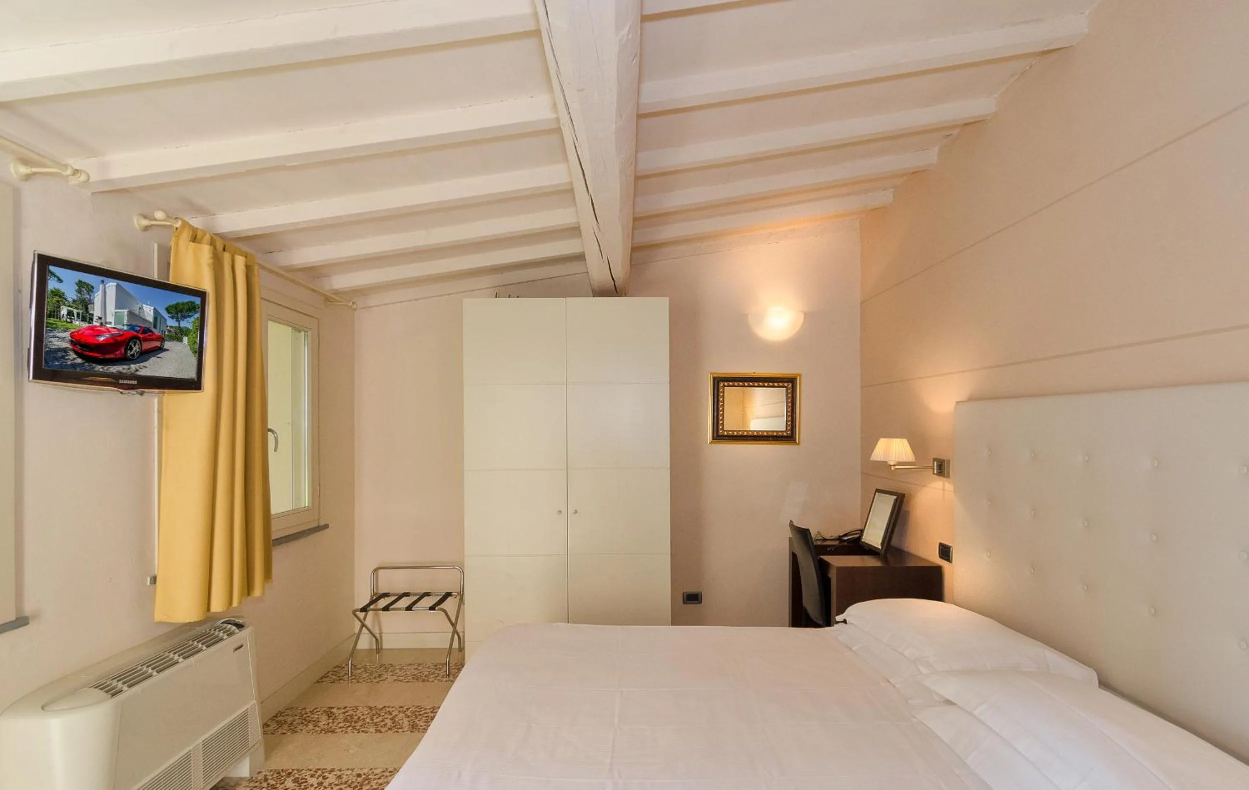 Bed in Hotel Novecento