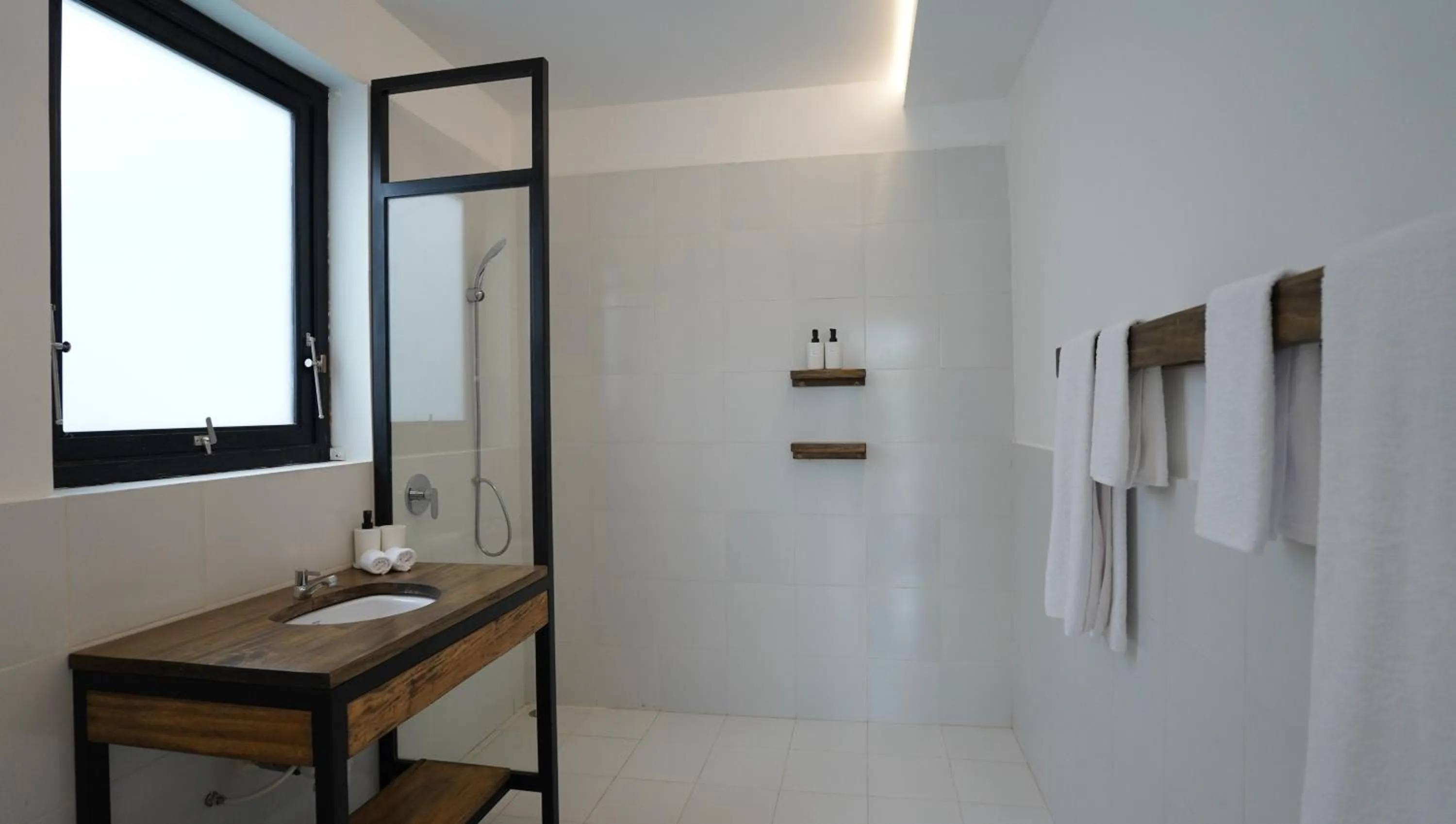 Bathroom in Palm Springs Bali Dive Resort