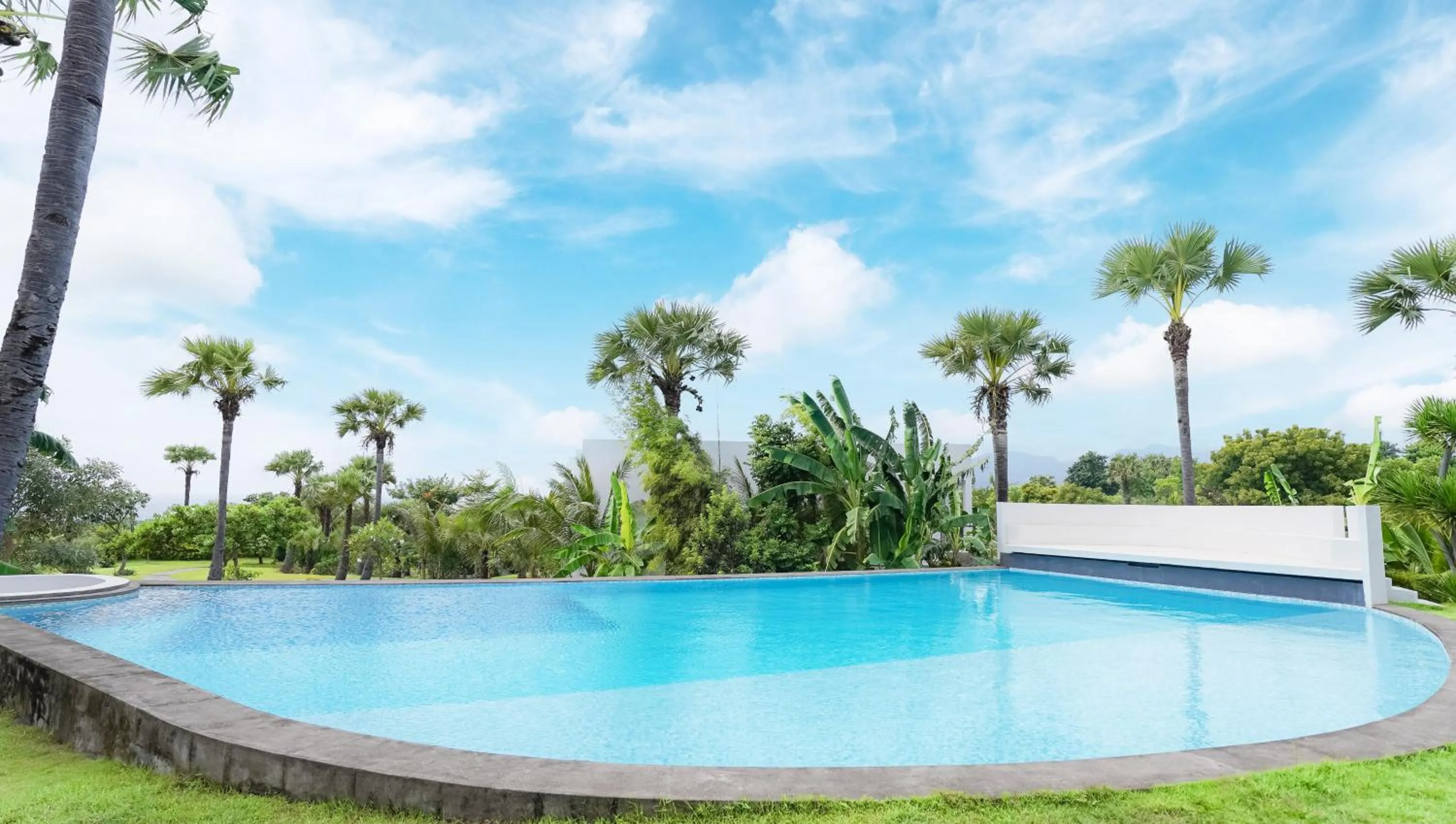 Swimming pool in Palm Springs Bali Dive Resort