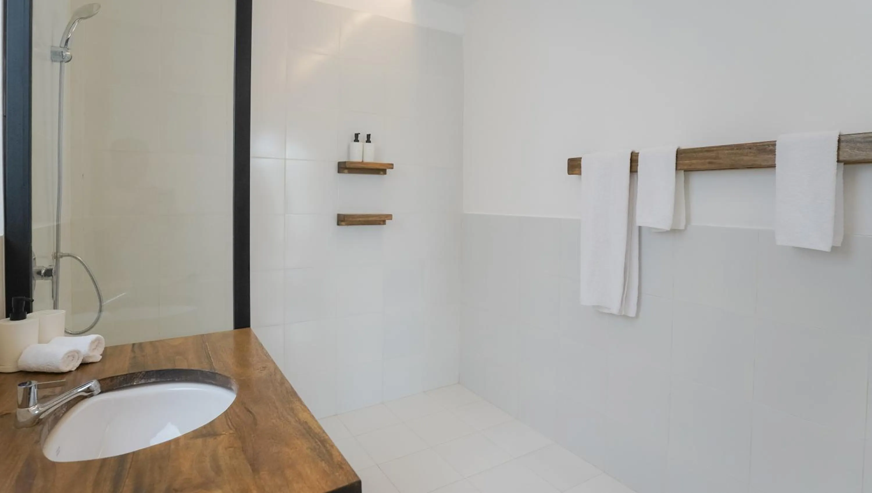 Bathroom in Palm Springs Bali Dive Resort