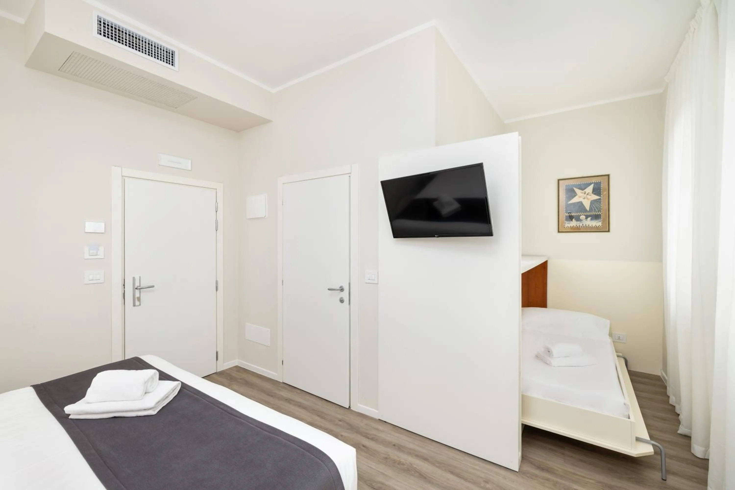 Bedroom, Bed in Hotel Maggiore