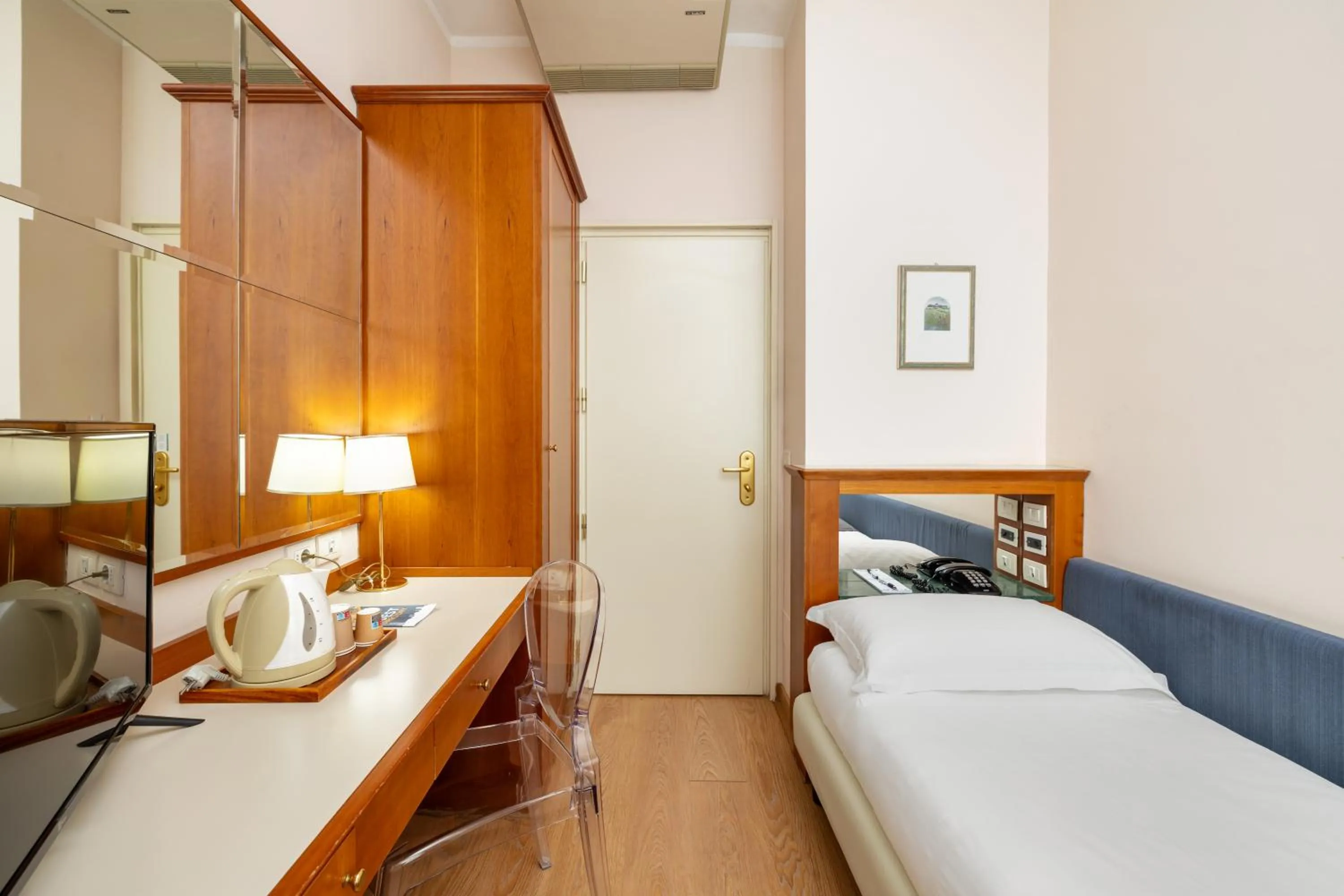 Bed in Hotel Maggiore