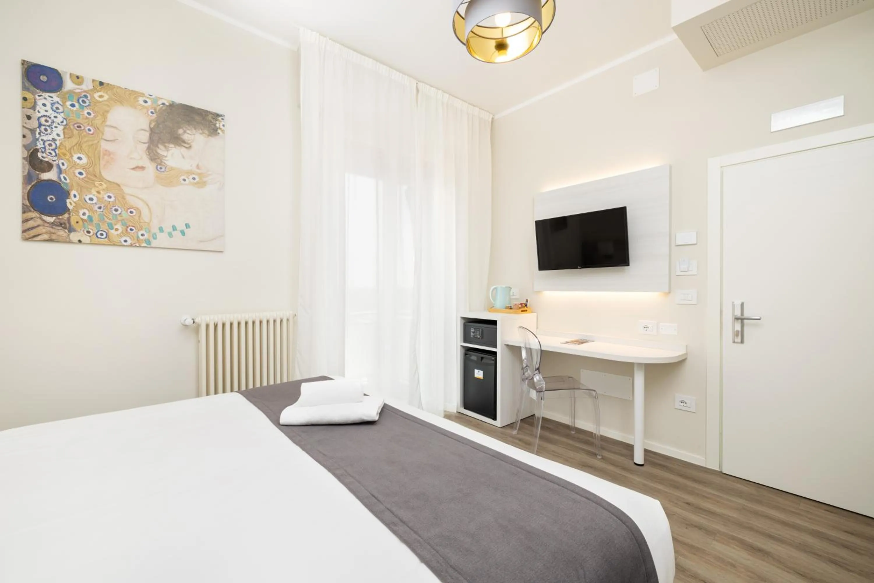 TV and multimedia, Bed in Hotel Maggiore