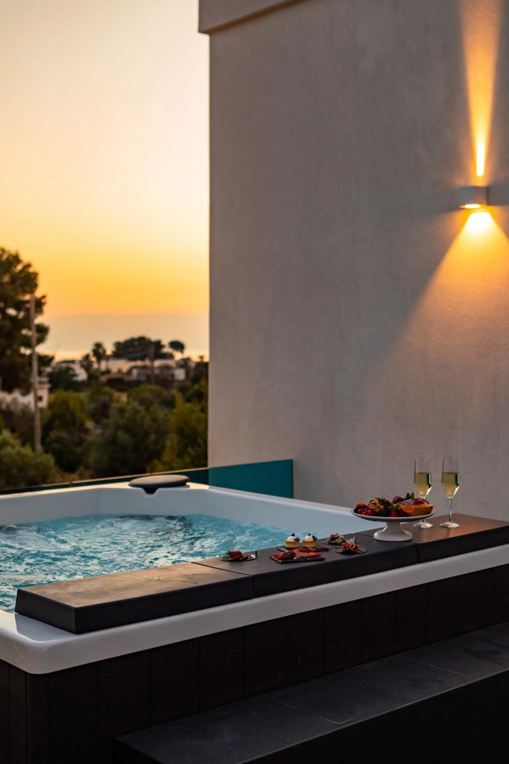 Hot Tub in Giardino Dei Pini - Boutique Hotel