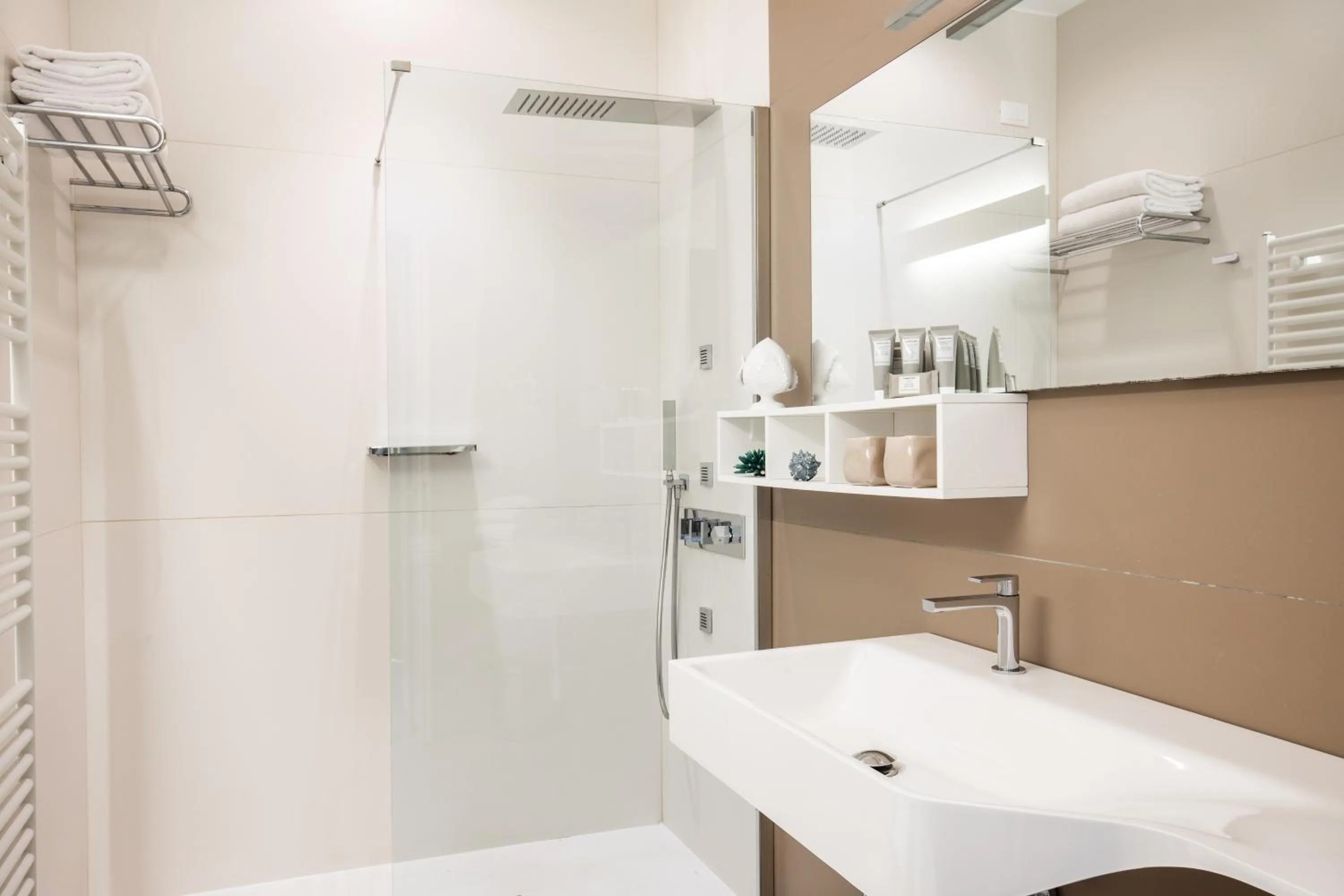 Bathroom in Giardino Dei Pini - Boutique Hotel