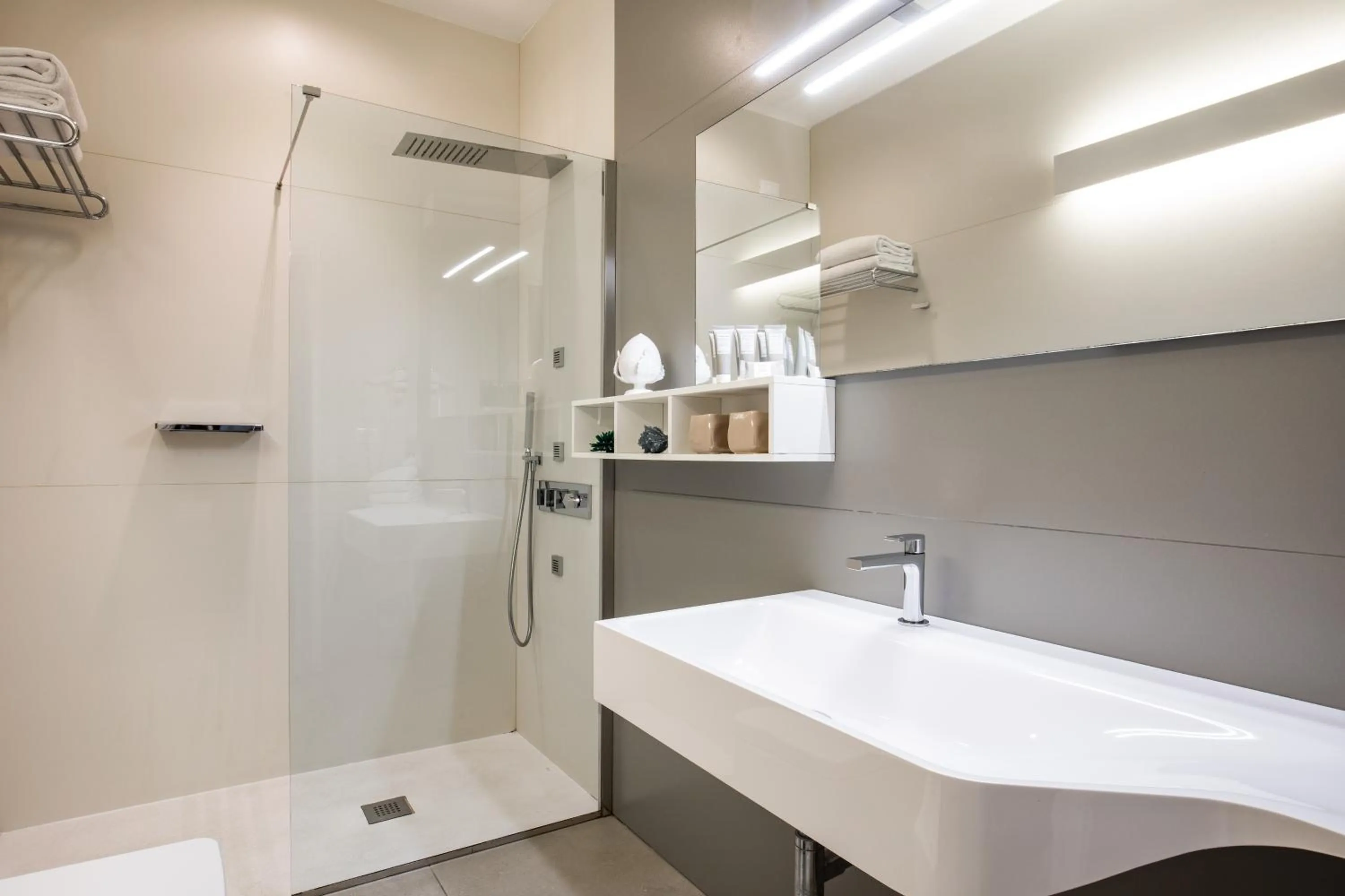 Shower in Giardino Dei Pini - Boutique Hotel